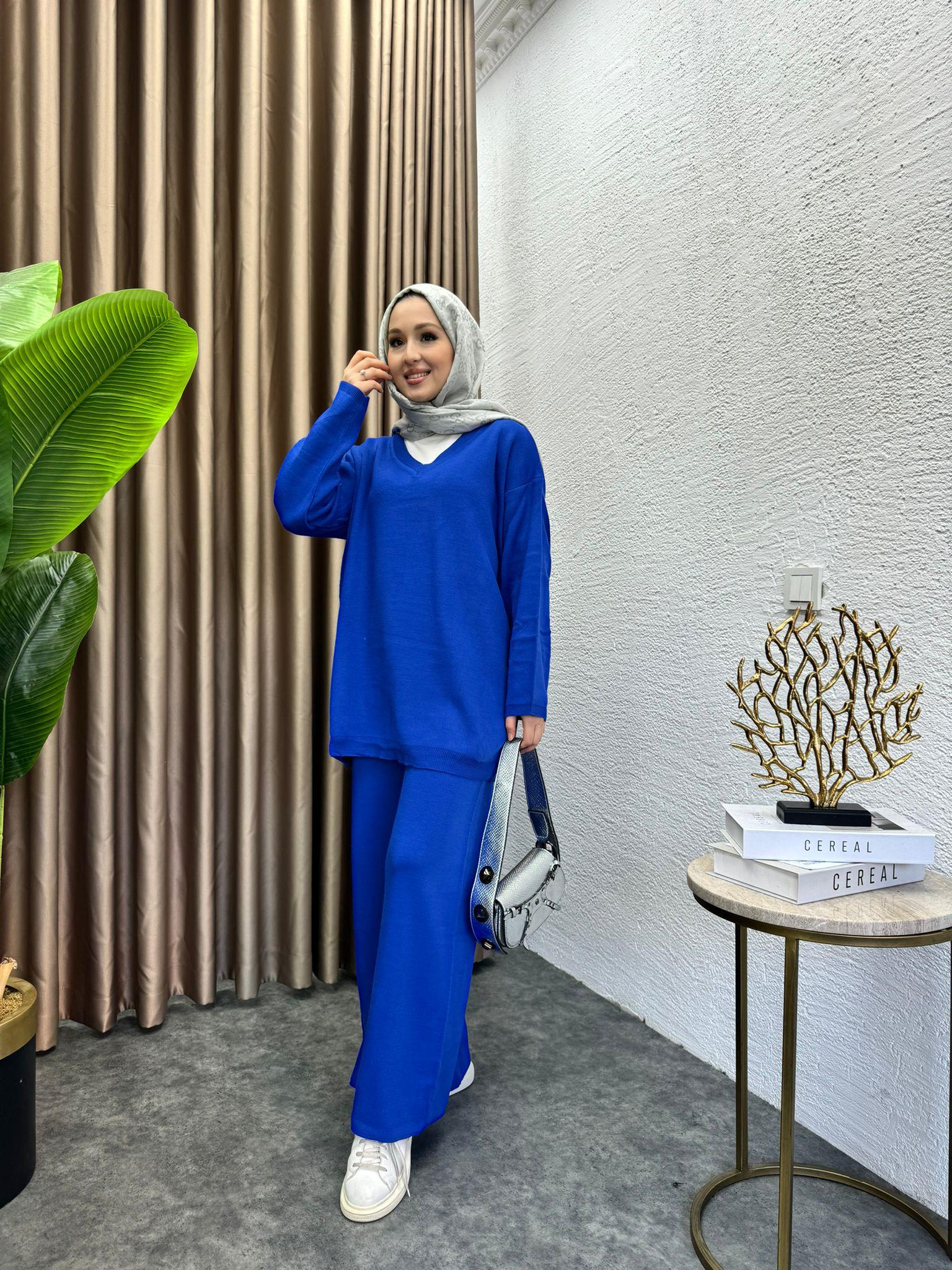 V-Neck Knit Set Saks Blue