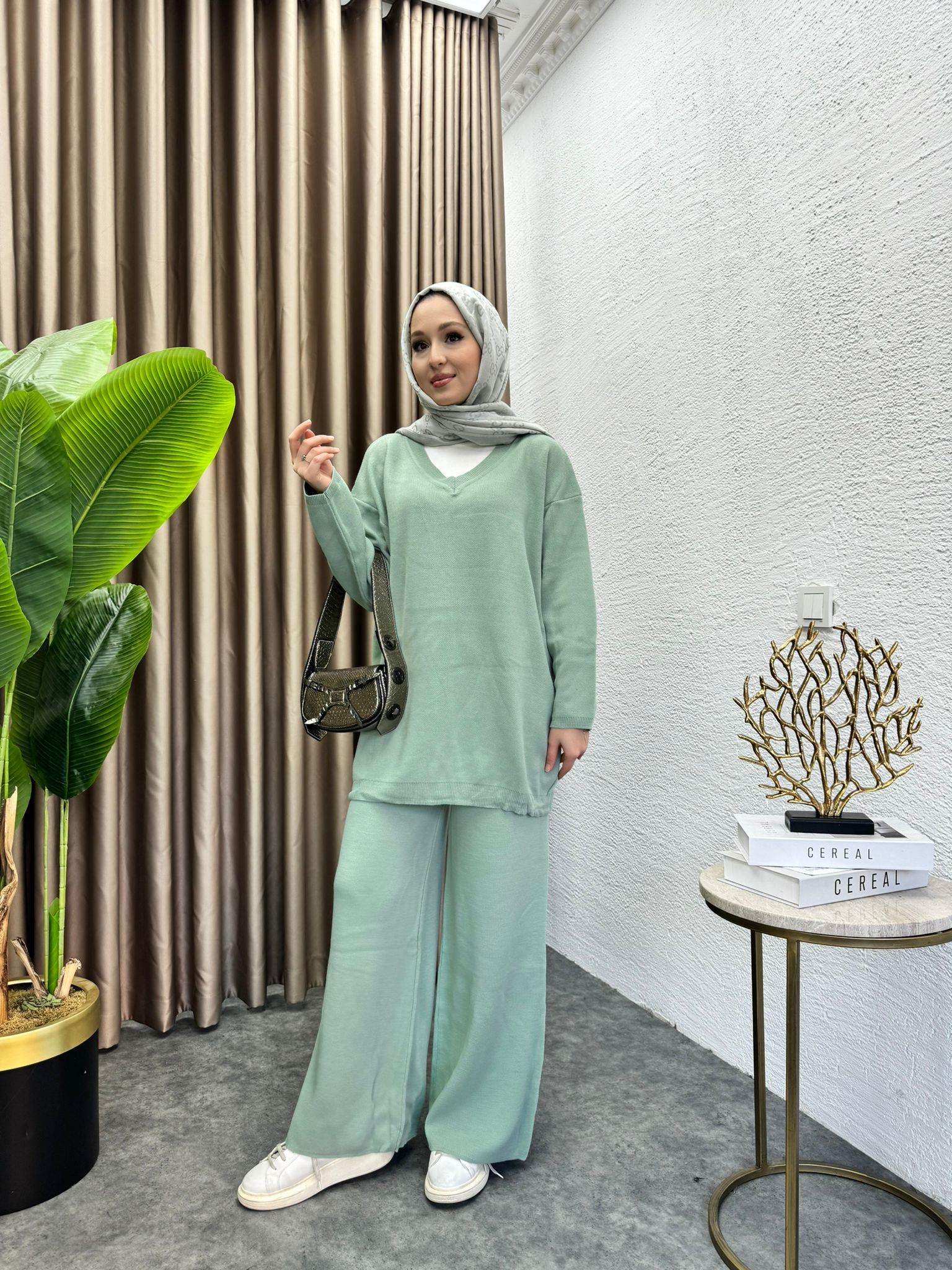 V-Neck Knit Set Mint Green