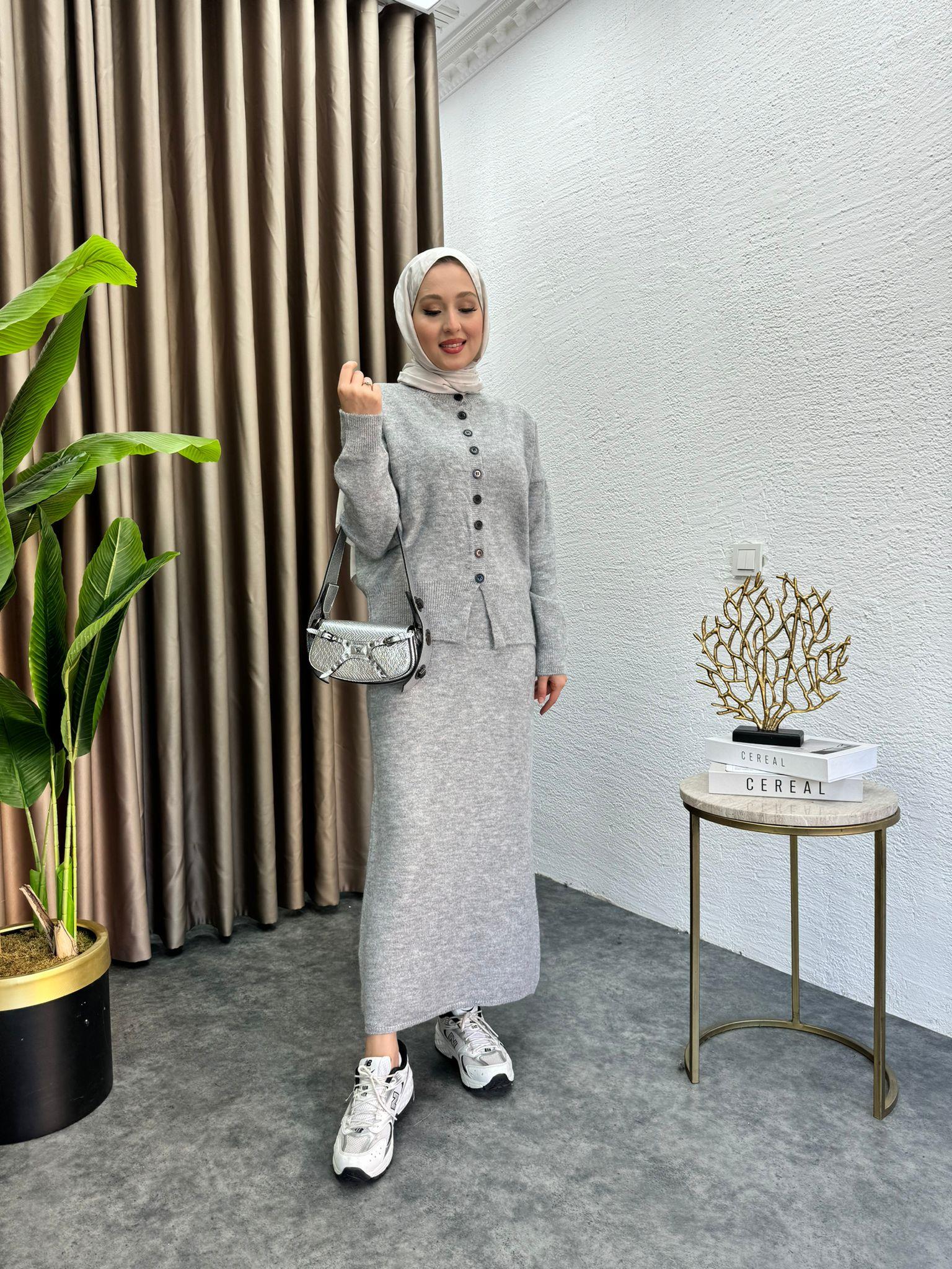 Buttoned Knit Skirt Set Grey