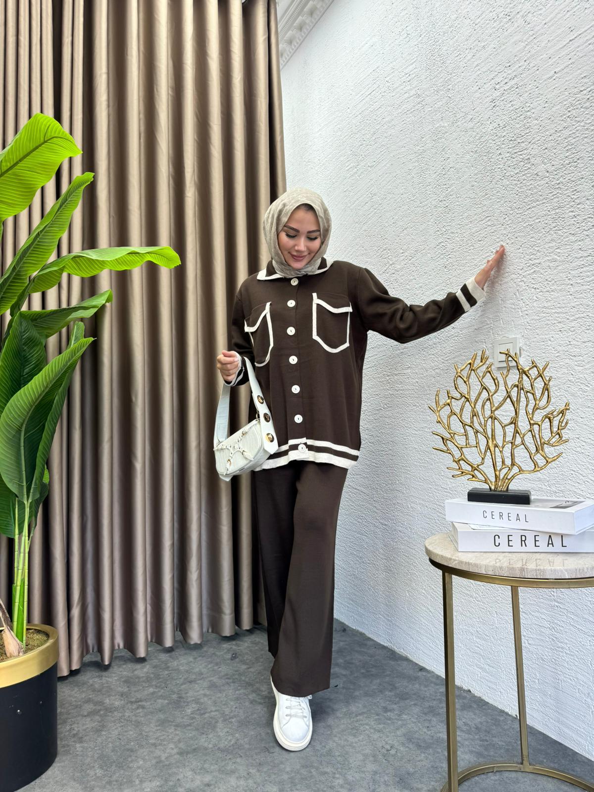 Envelope Pocket Knit 2-Piece Set Brown