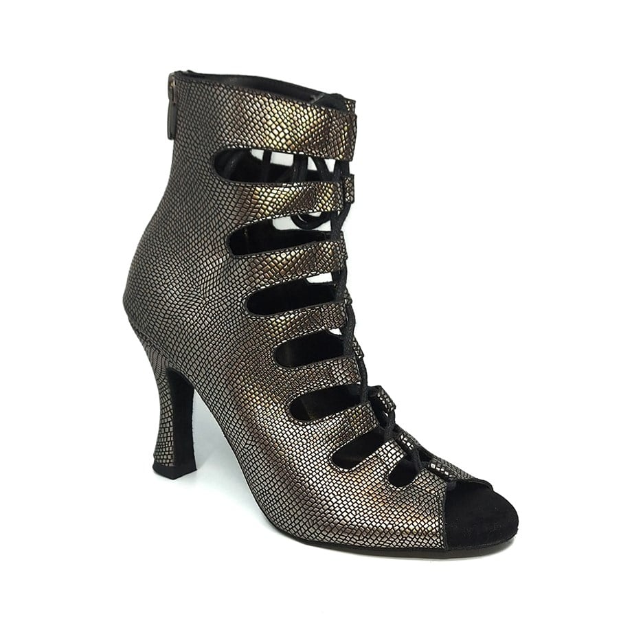 GUMUS KADIN DANS BOTU