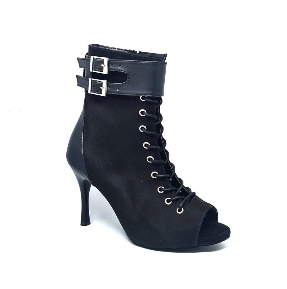 SİYAH KADIN DANS BOTU