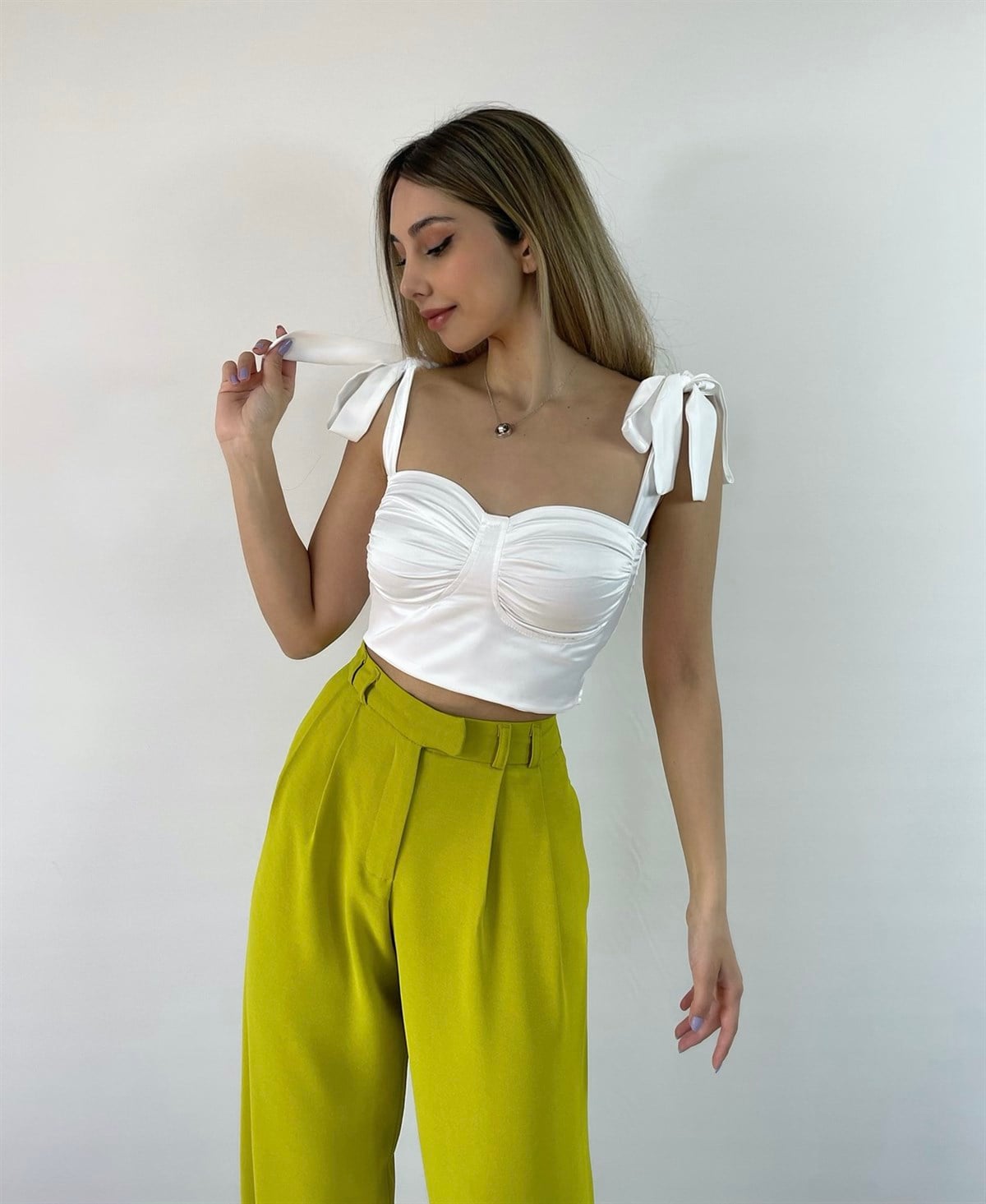 Saten Bağlamalı Pure Crop Bluz Beyaz