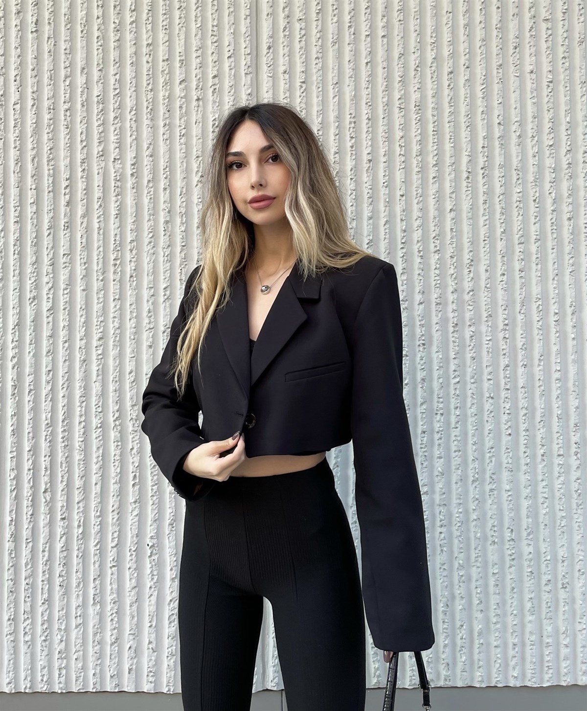 Kol Düğme Detay Dame Crop Ceket-Siyah