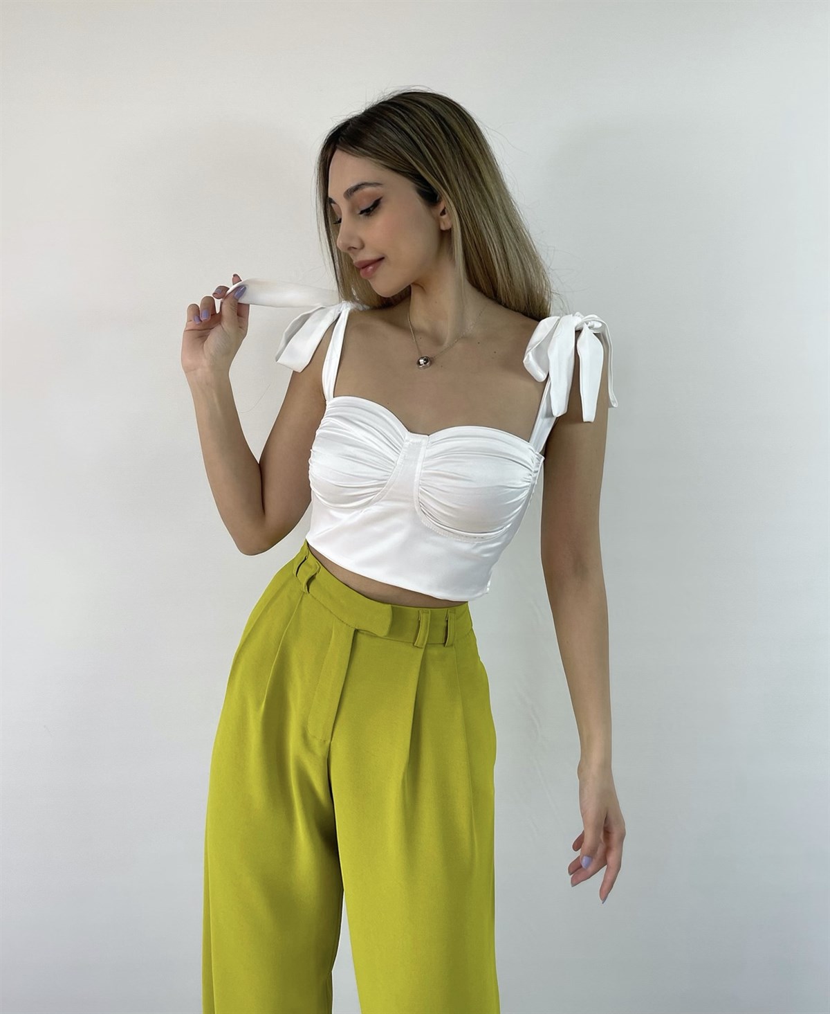 Saten Bağlamalı Pure Crop Bluz Beyaz