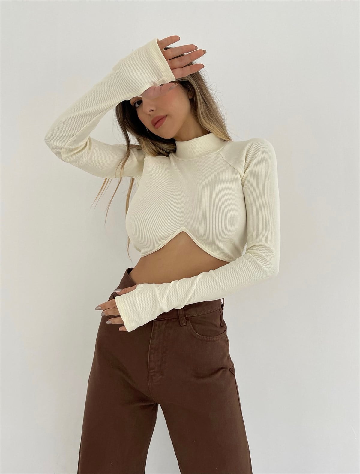 Sırt Dekolteli Detaylı Luv Crop-Krem