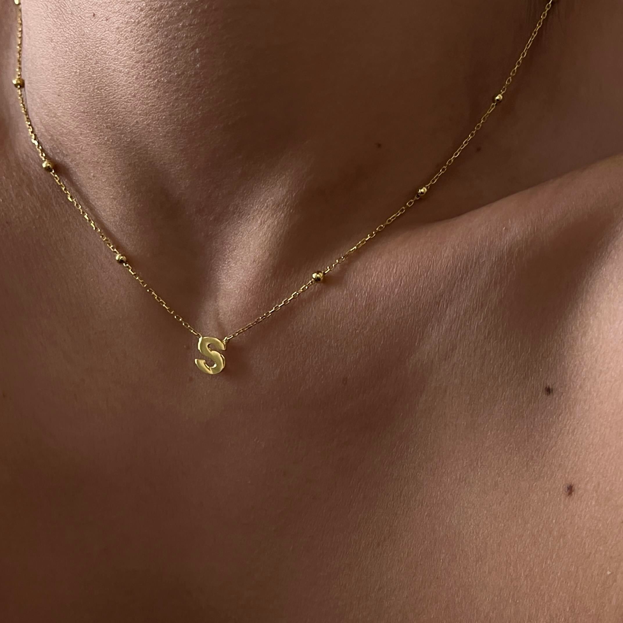 925 ayar gümüş top zincirli minimal harf kolye