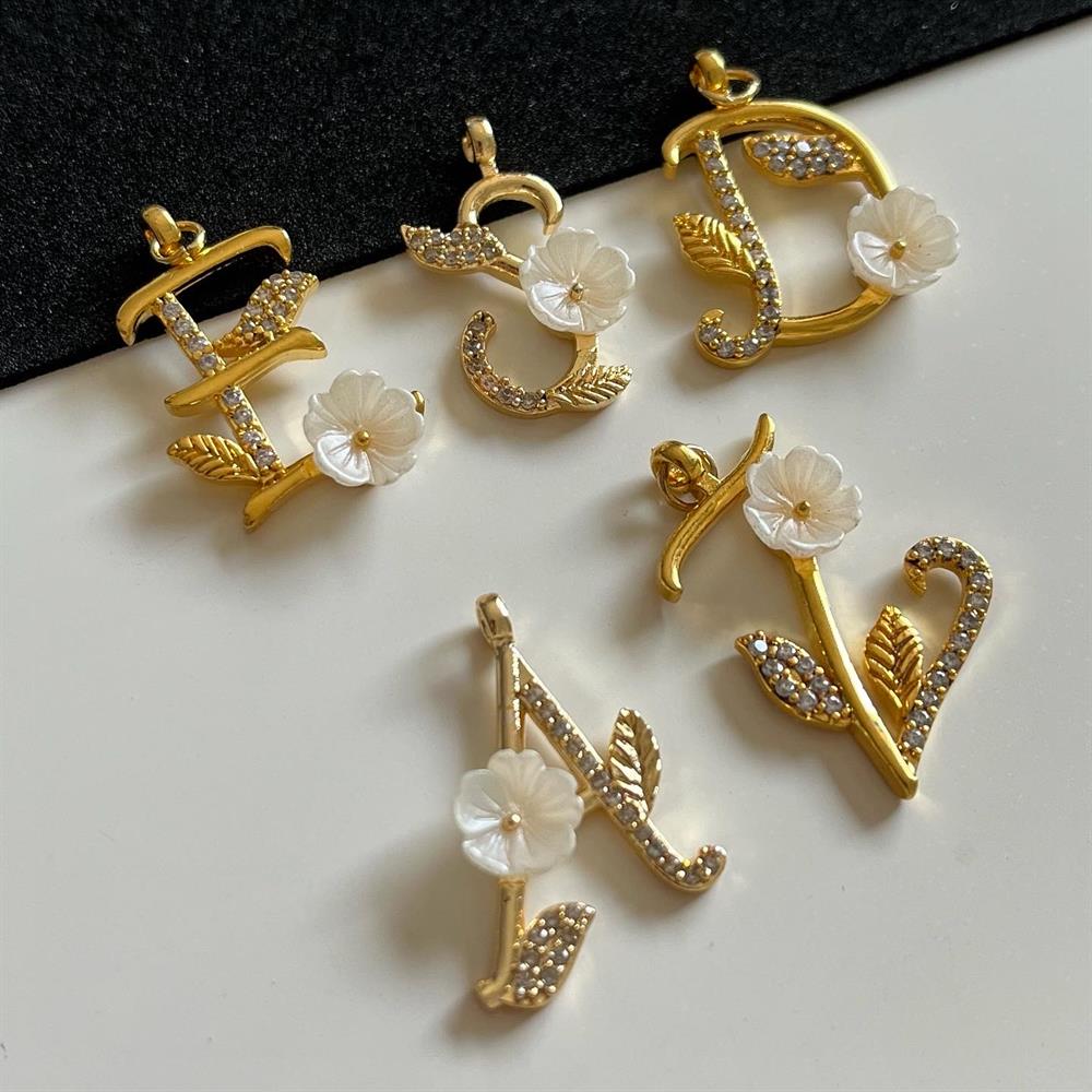 Çiçekli Harf Kolye