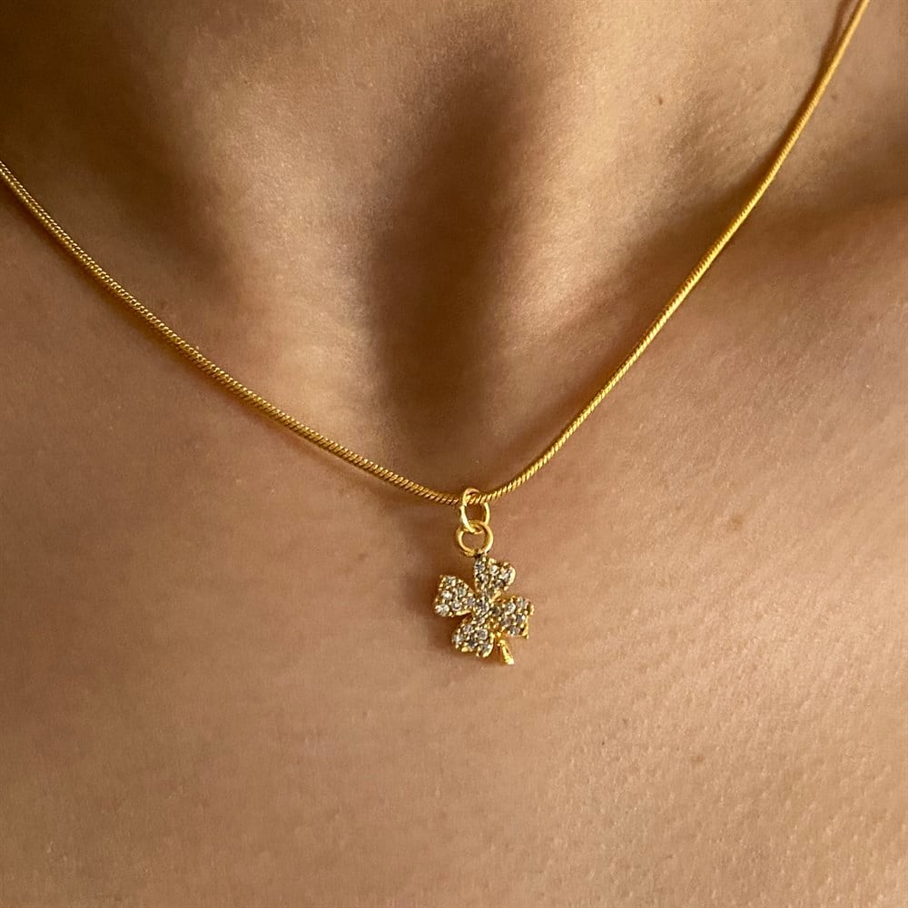 Parlak taşlı yonca kolye