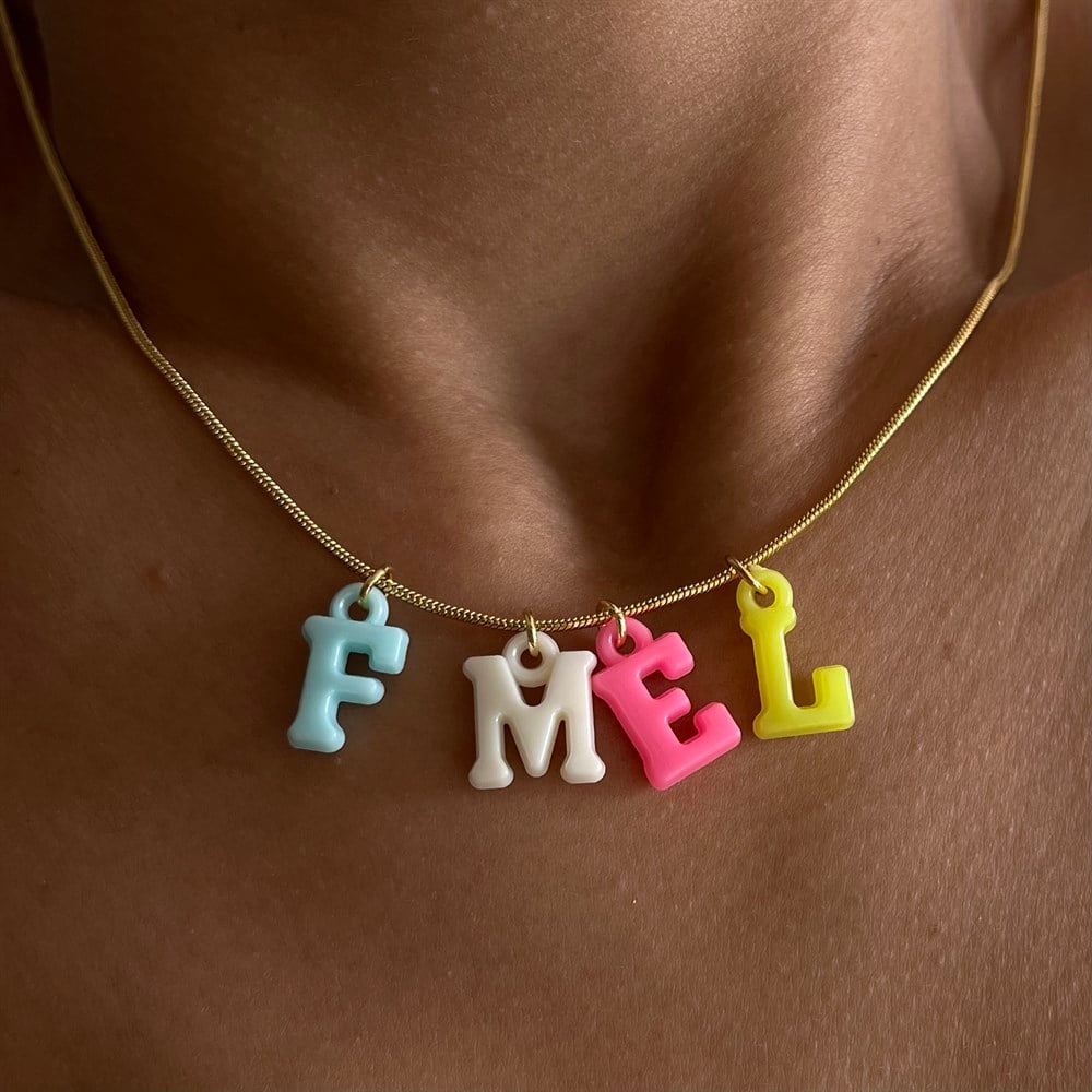 Renkli isim kolye istediğini yazdır