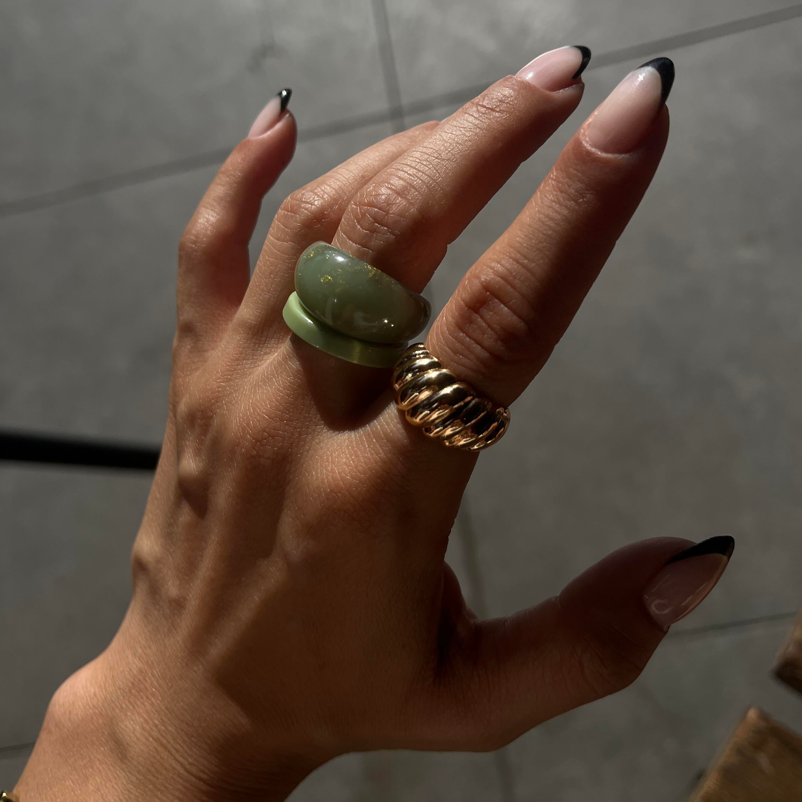 Yeşil Bombeli Yüzük