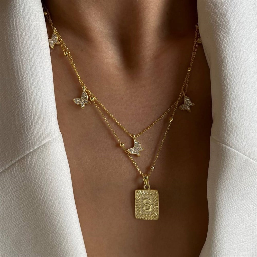 925 gümüş kombin dikdörtgen plaka harf ve kelebek kolye