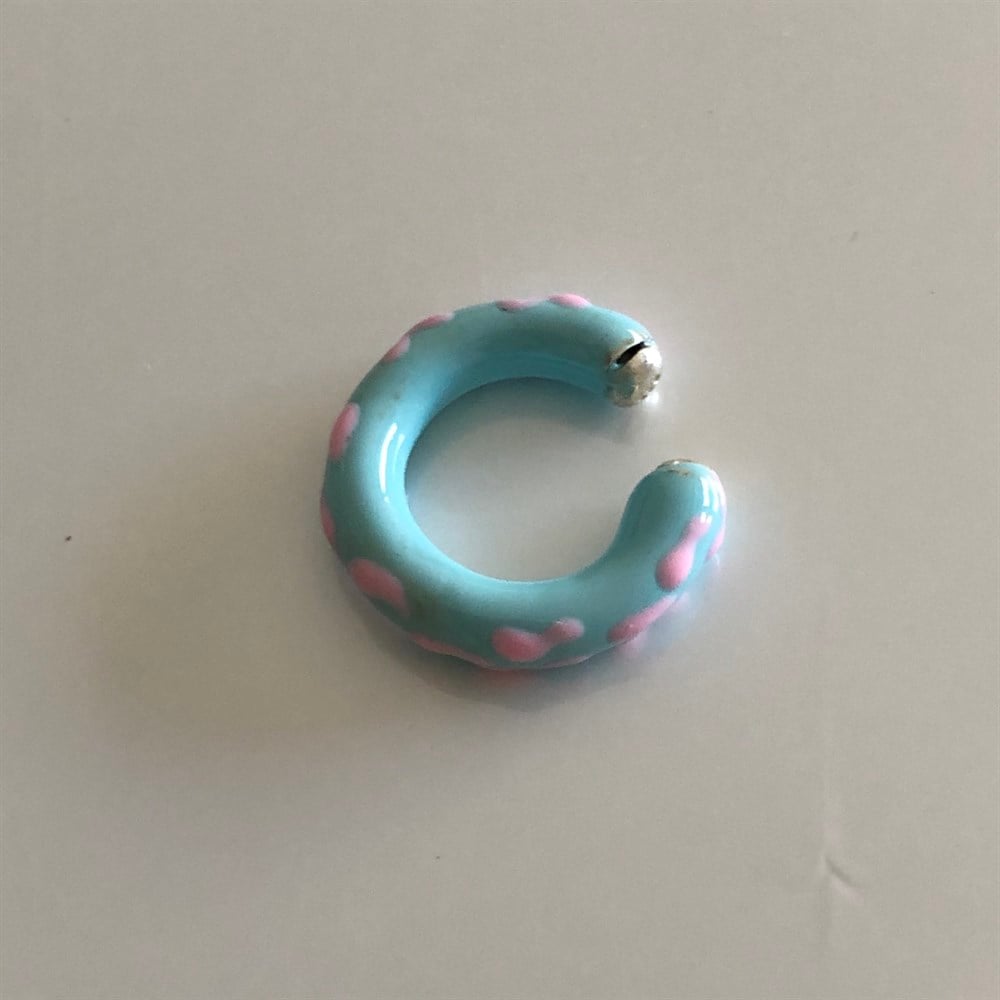 925 pembe benek desenli mavi ear cuff