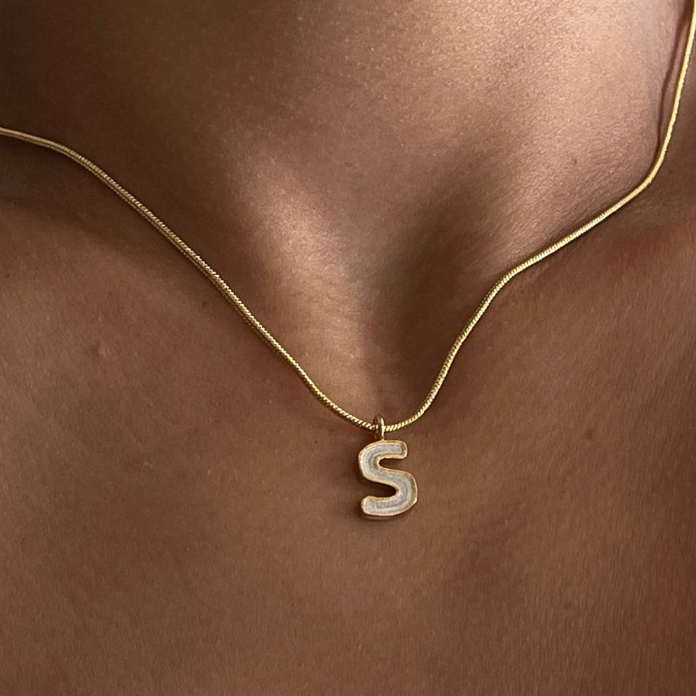 Beyaz mineli mini harf kolye