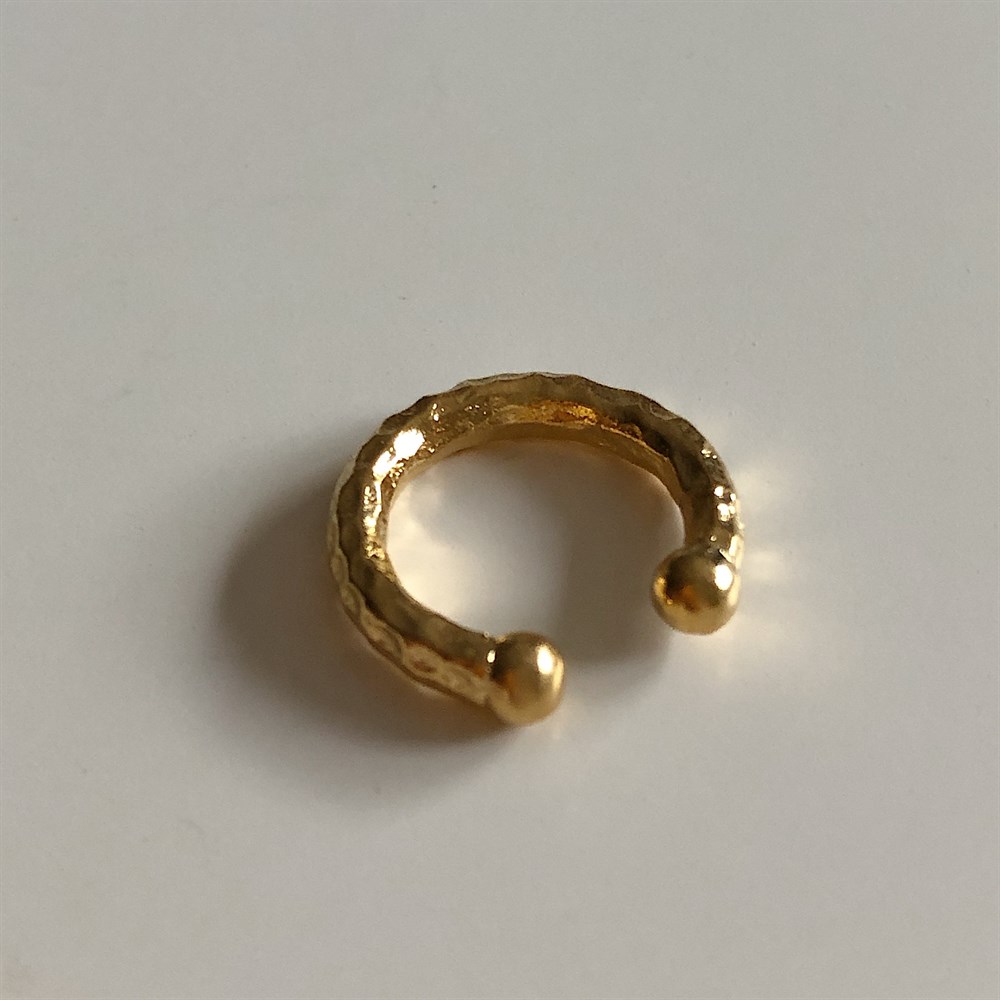 çukur desenli ear cuff