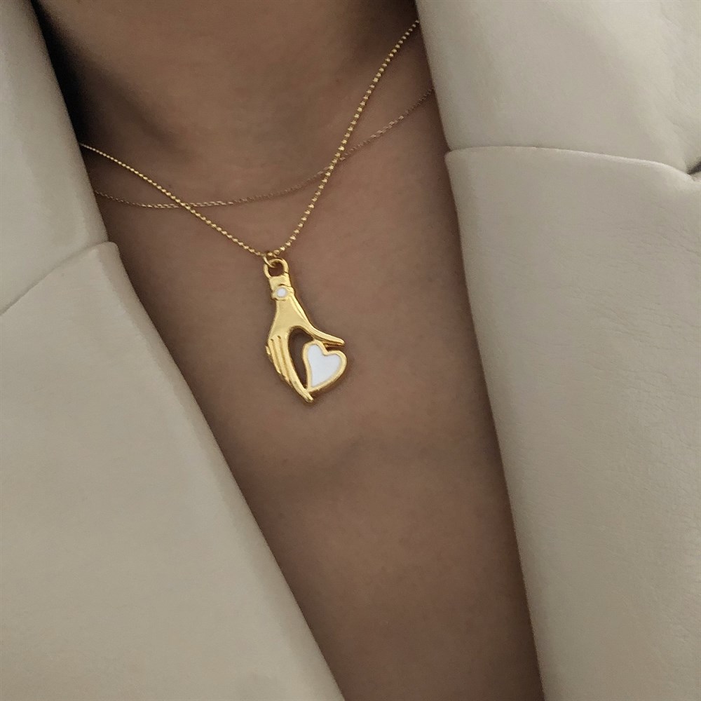 el figürlü beyaz kalp kolye