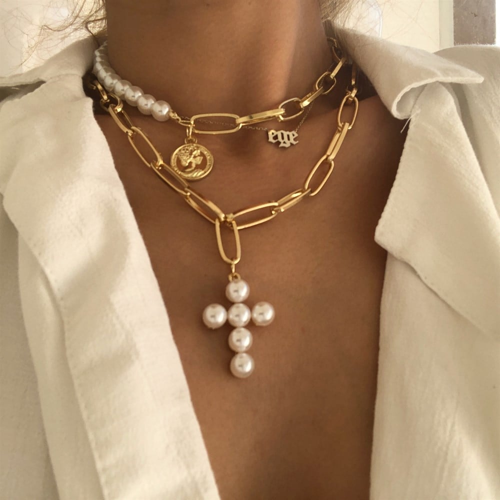 Madalyon uçlu kolye