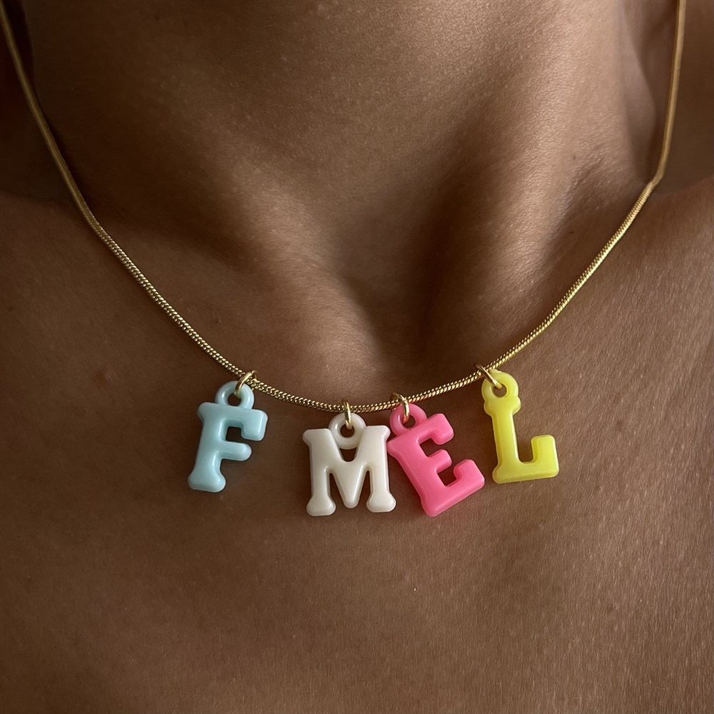 Renkli isim kolye istediğini yazdır