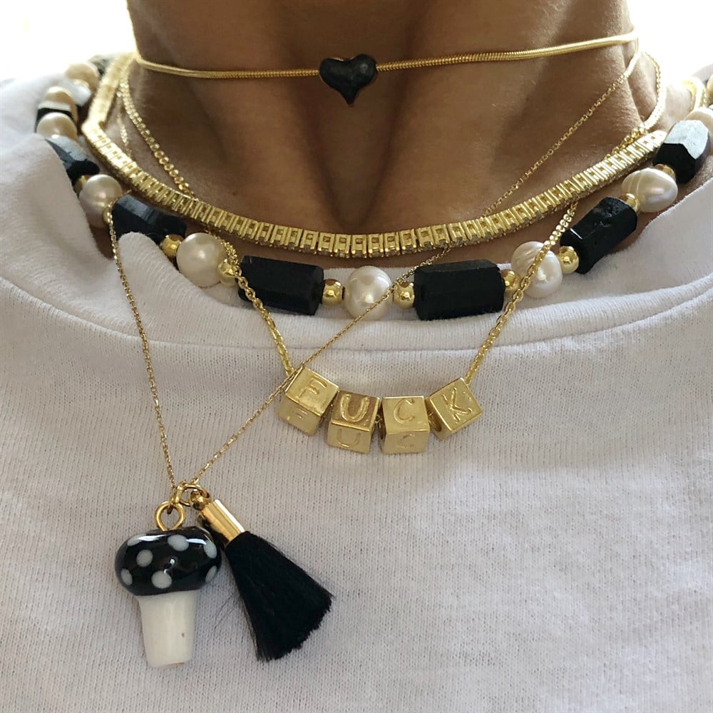 siyah mineli kalp kolye