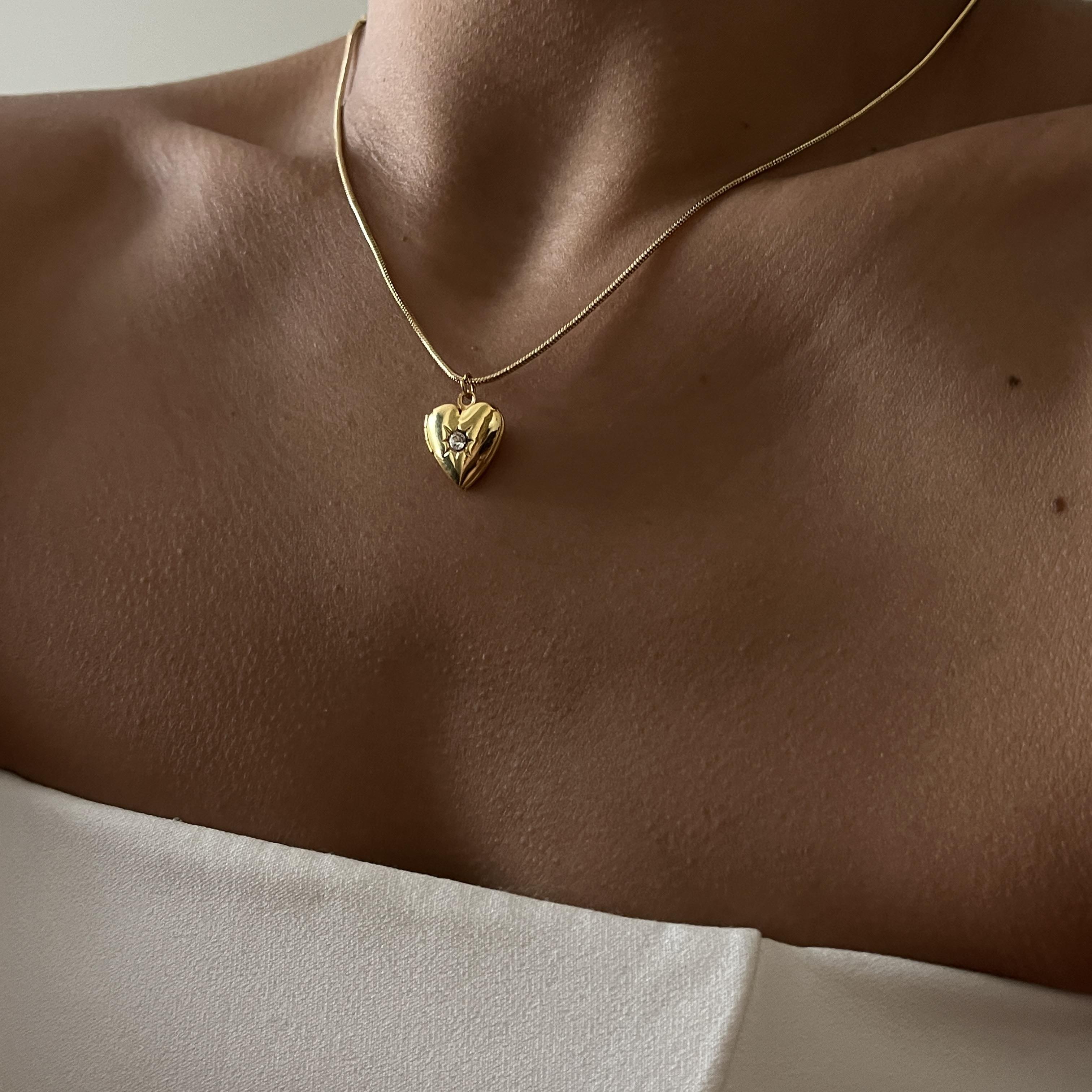 Tek Taşlı Kapaklı Kalp Kolye