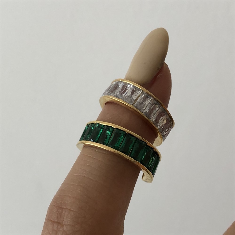 Yeşil taşlı ear cuff