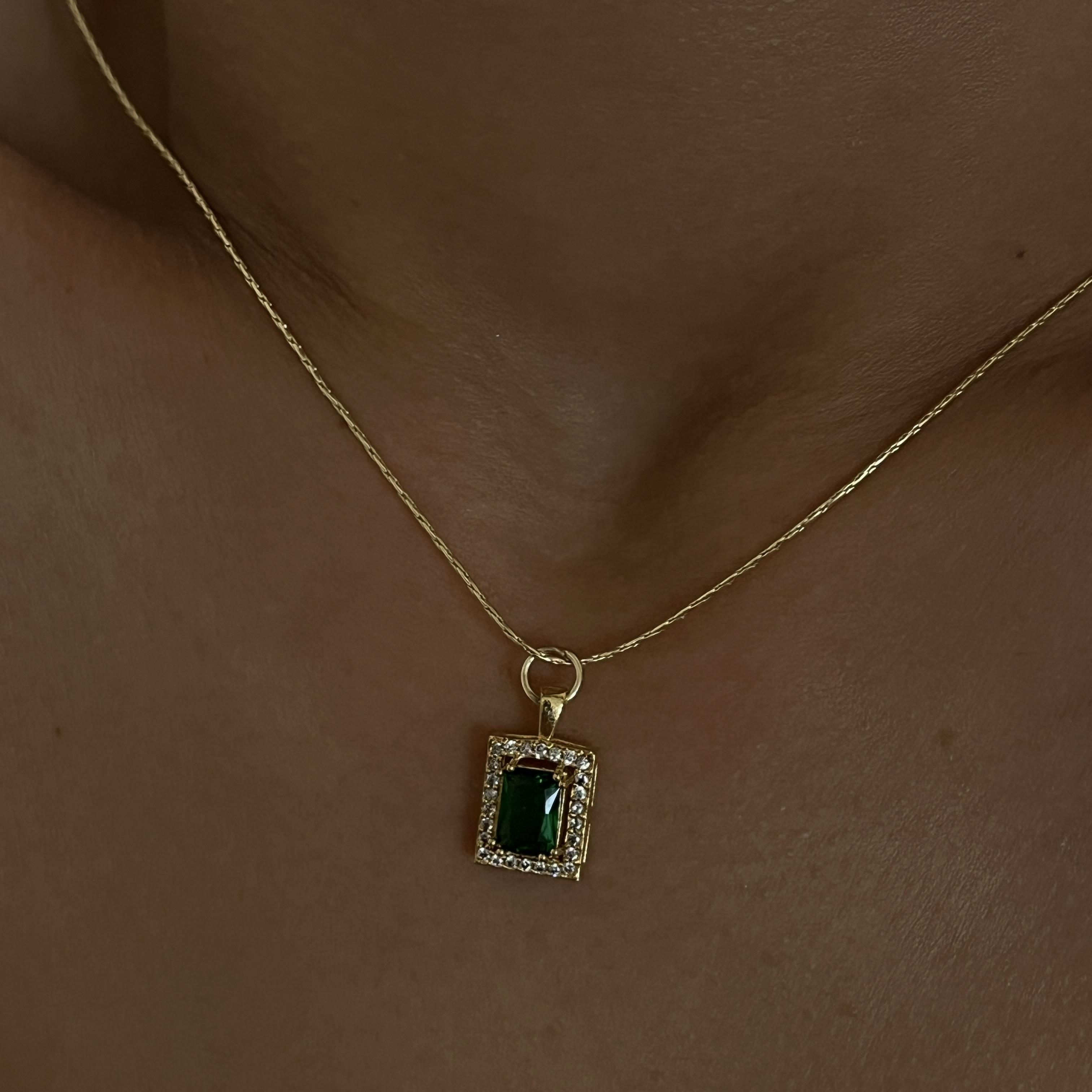 Yeşil Taşlı Kolye