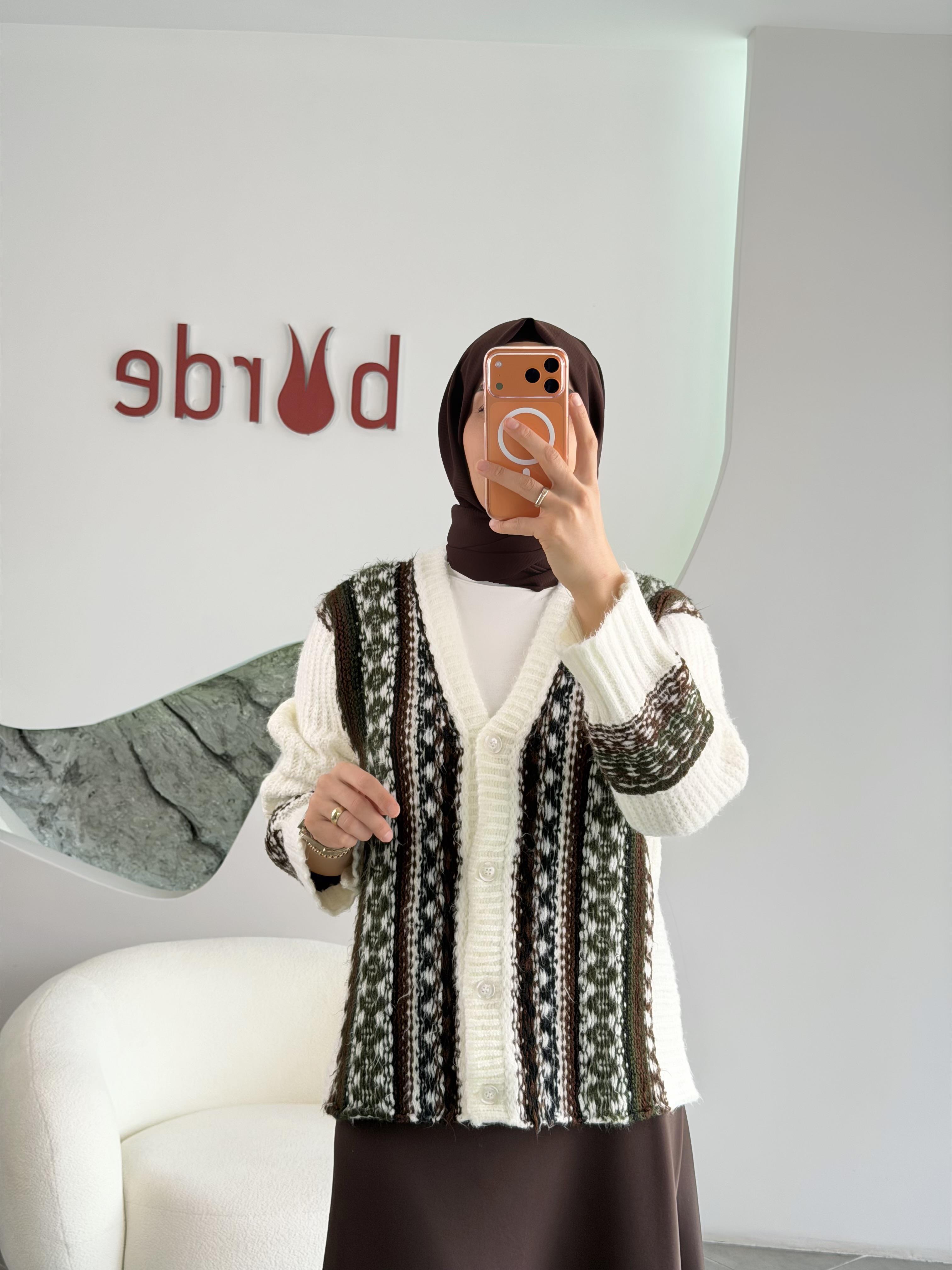  Ekru Renk Doku Desenli Triko Hırka