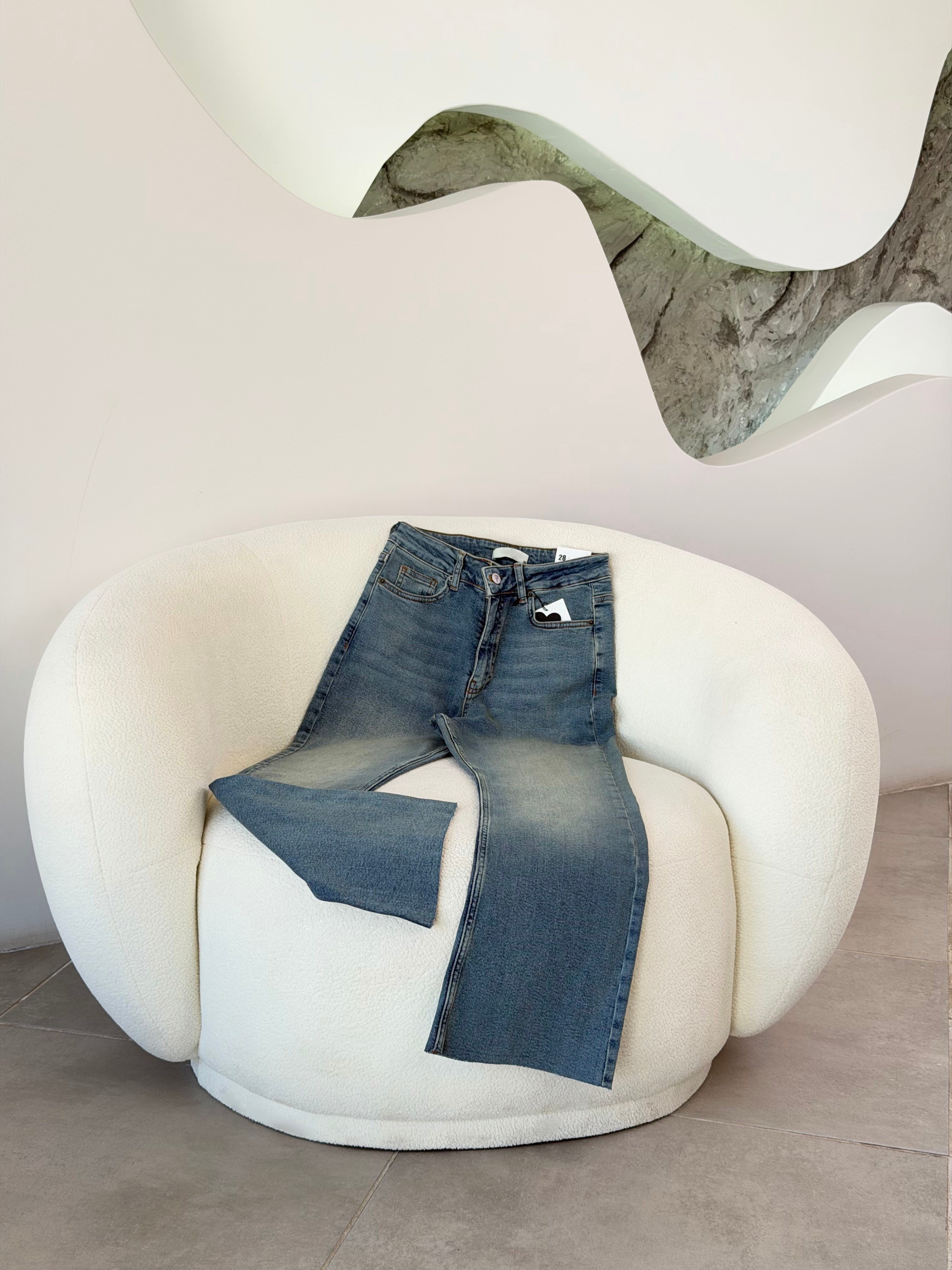 Açık Mavi Renk Beli Kemerli Jean