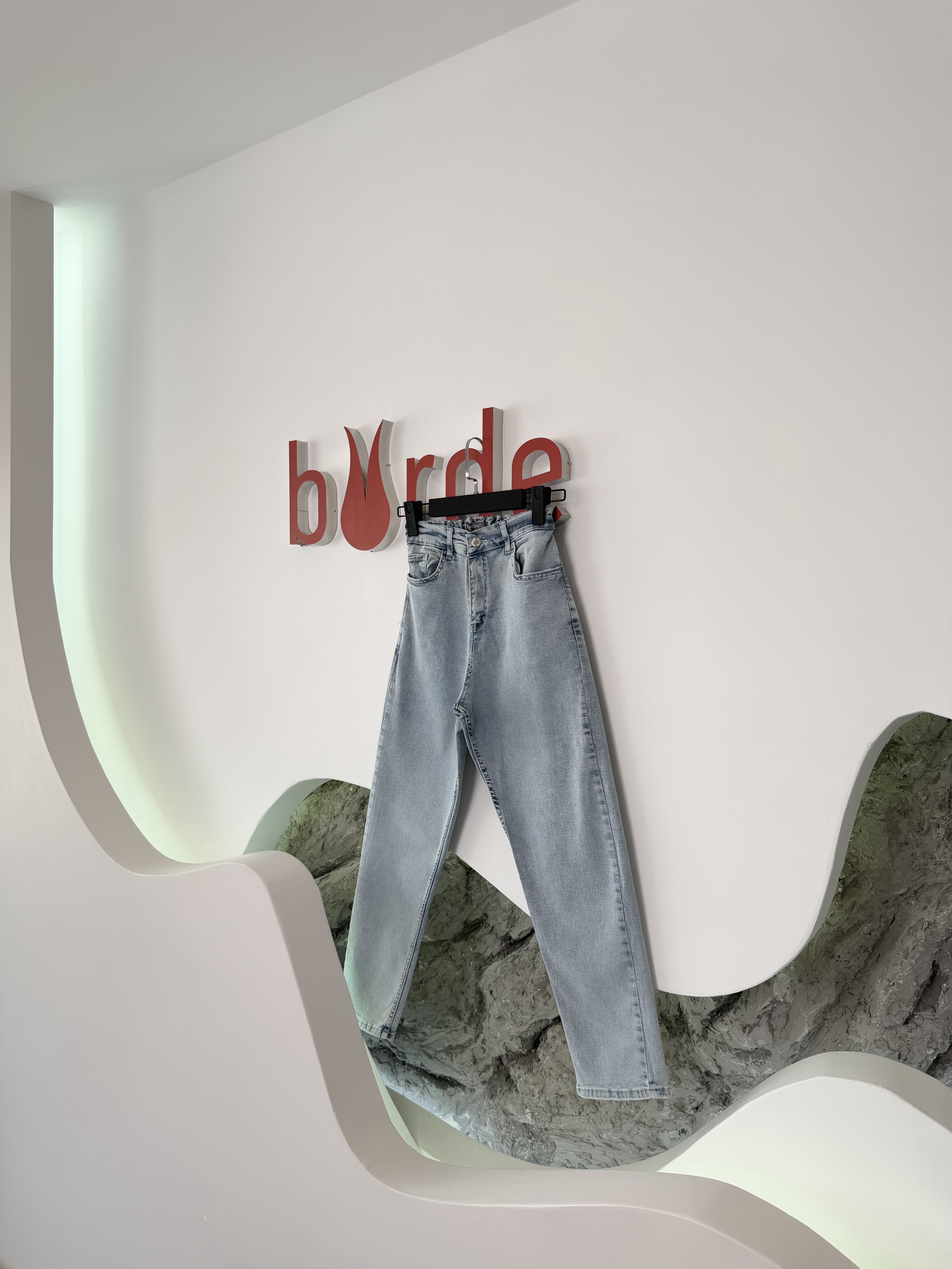 Açık Mavi Renk Dar Paça Beli Lastikli Denim Pantolon