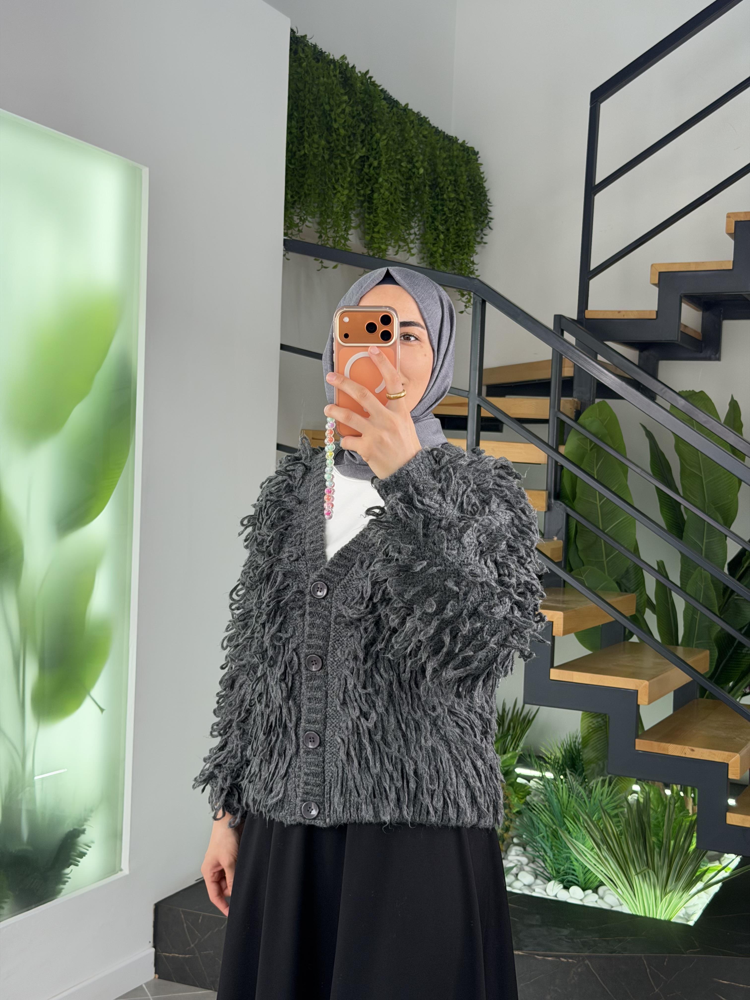 Antrasit Renk Saçaklı Triko Hırka