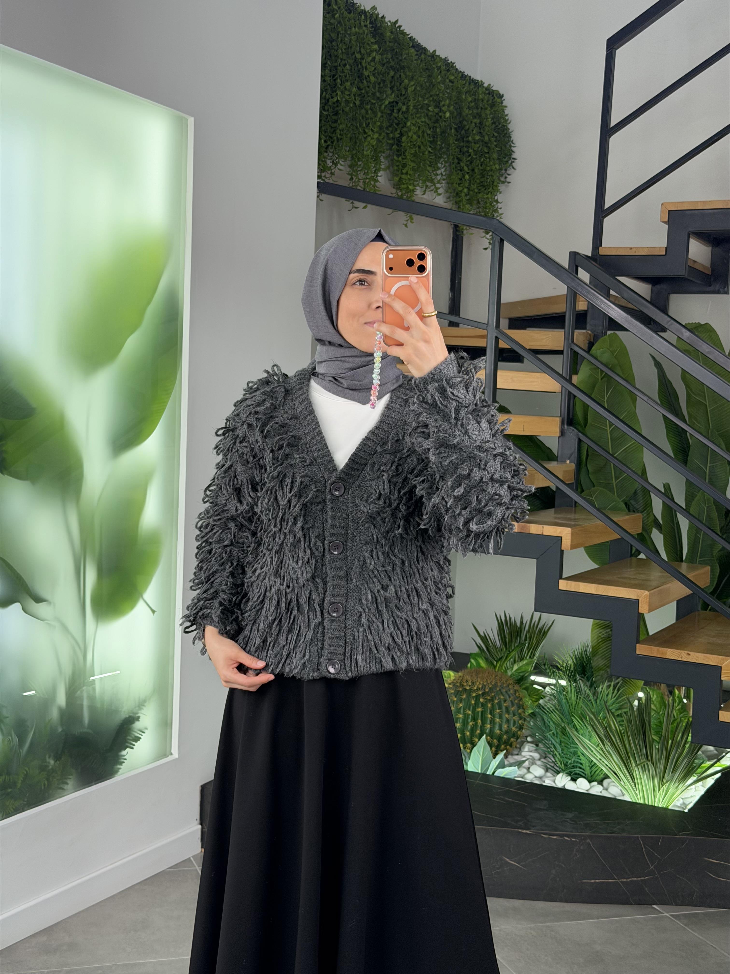 Antrasit Renk Saçaklı Triko Hırka