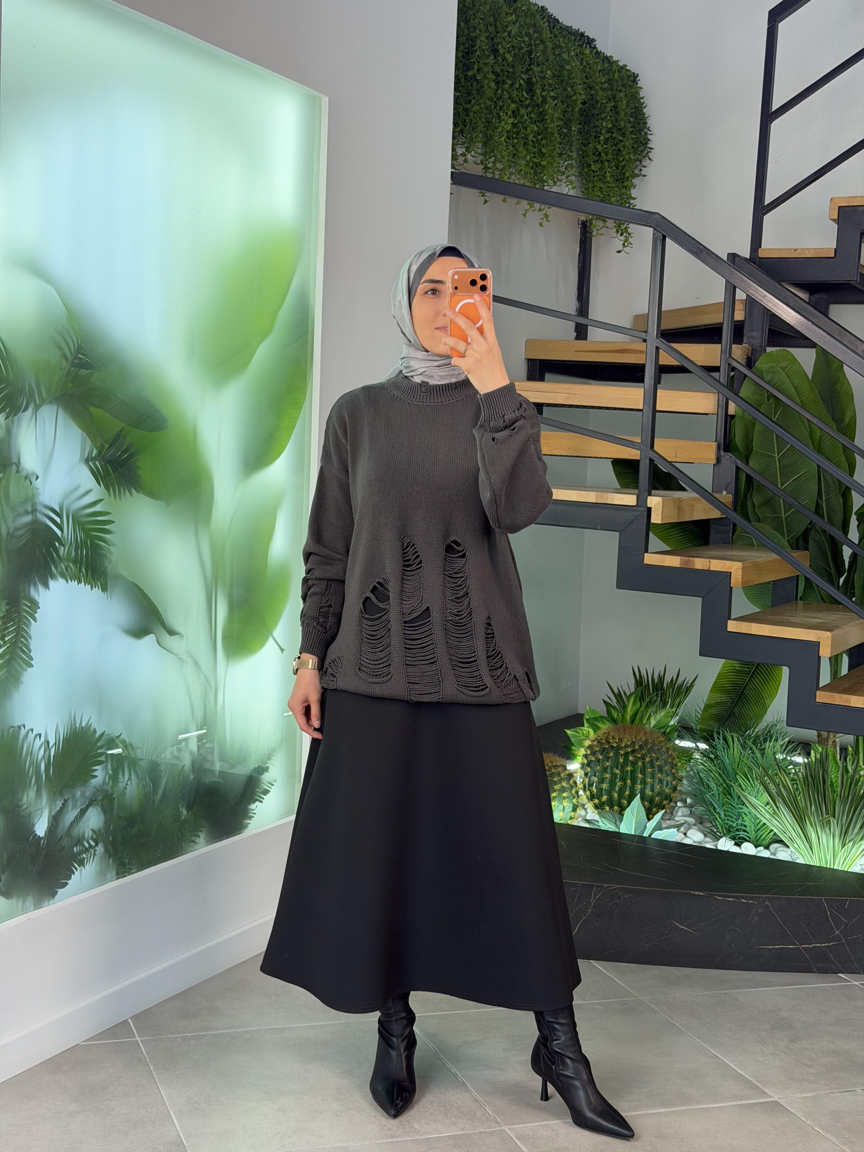 Antrasit Renk Sökük Detaylı Örme Kazak