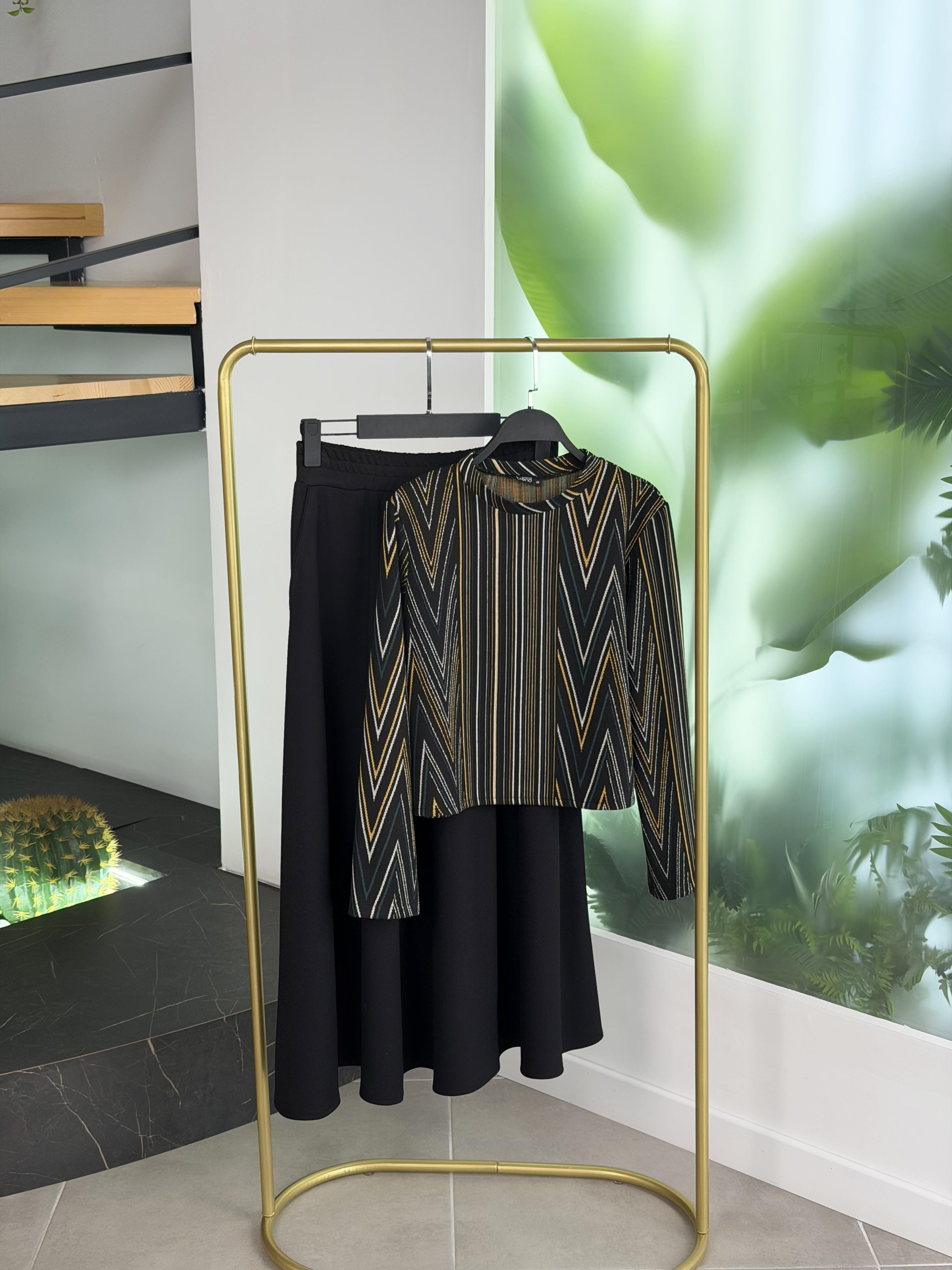 Armine Trend Bluzu Desenli Etekli Takım 25KT6117 Siyah-Petrol