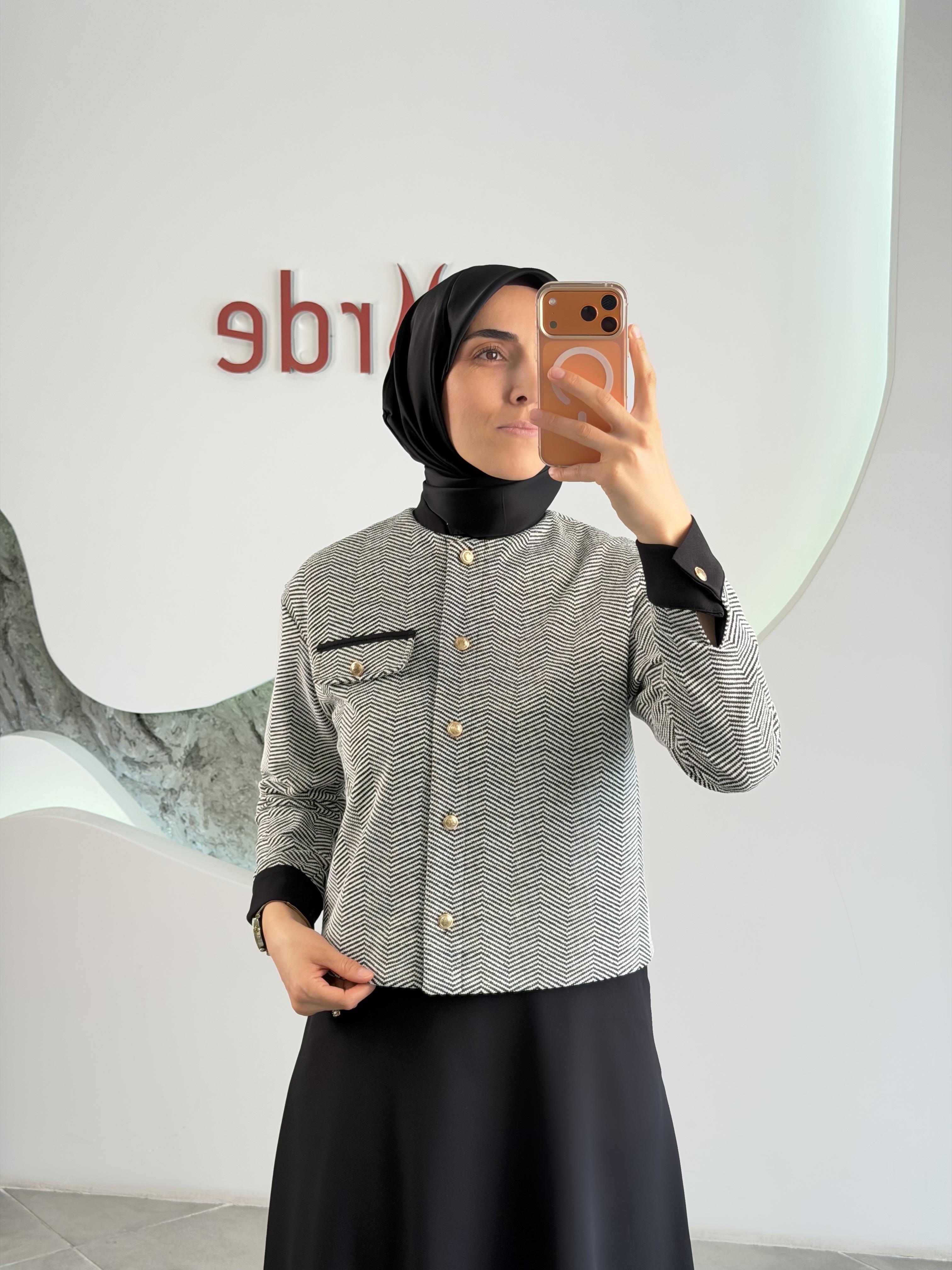 Armine Trend Ceketi Balıksırtı Desenli Etekli Takım 25KT608 Siyah