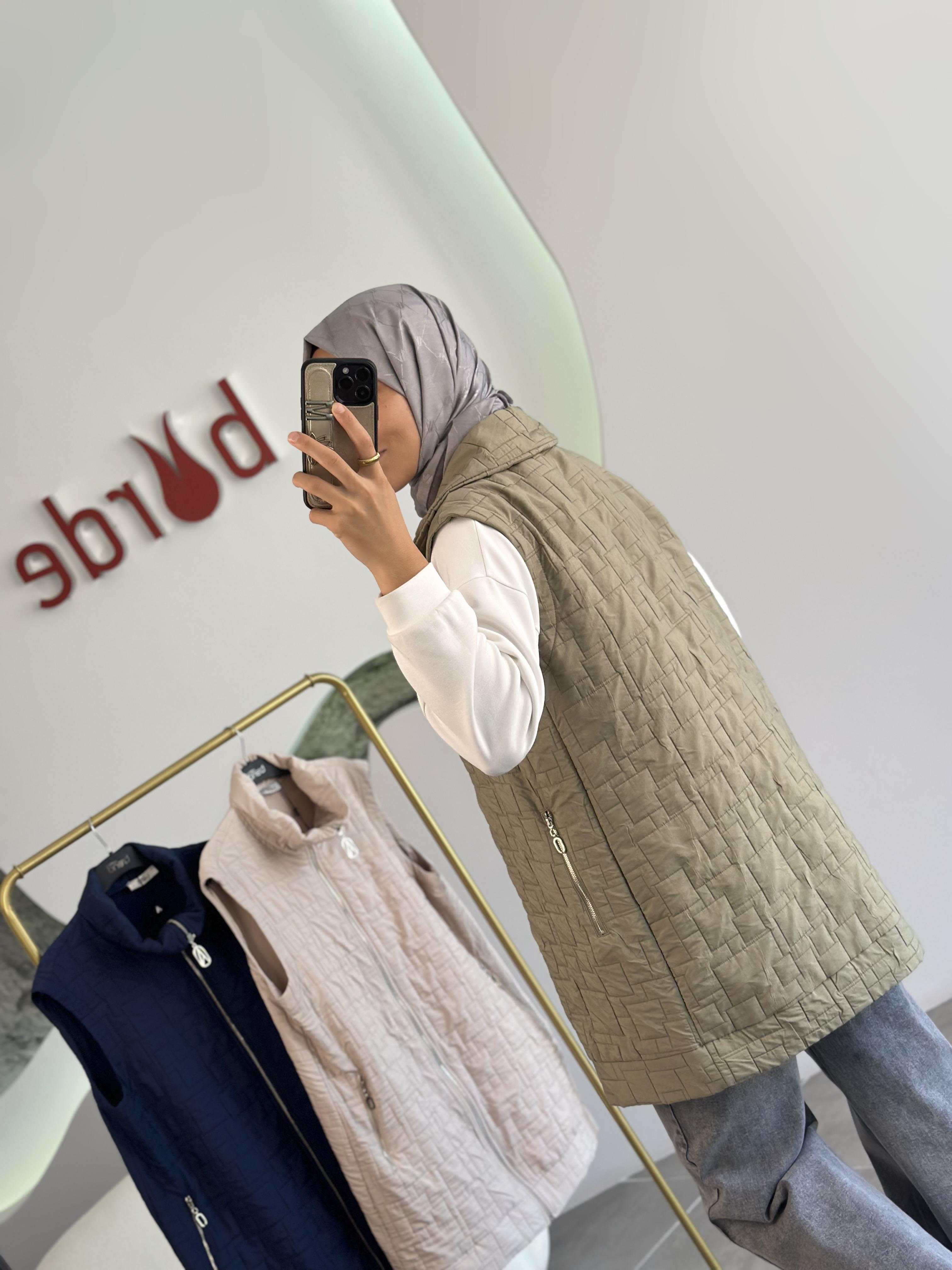 Armine Trend Dikiş Detaylı Fermuarlı Yelek 25KT535 Haki
