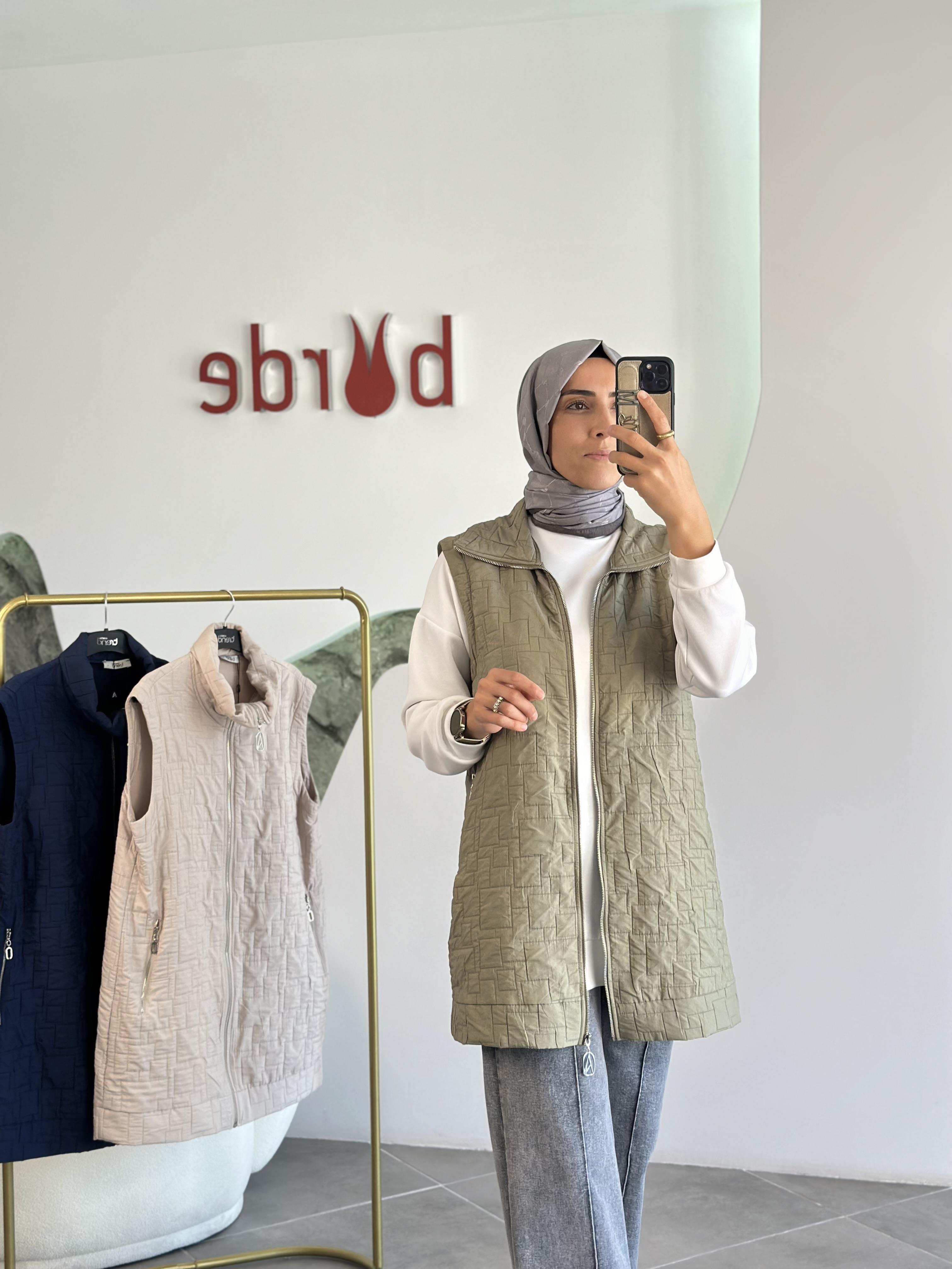 Armine Trend Dikiş Detaylı Fermuarlı Yelek 25KT535 Haki