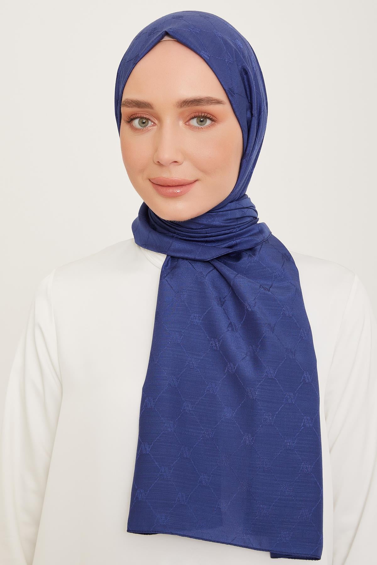 Armine Trend Monogram Şal 1