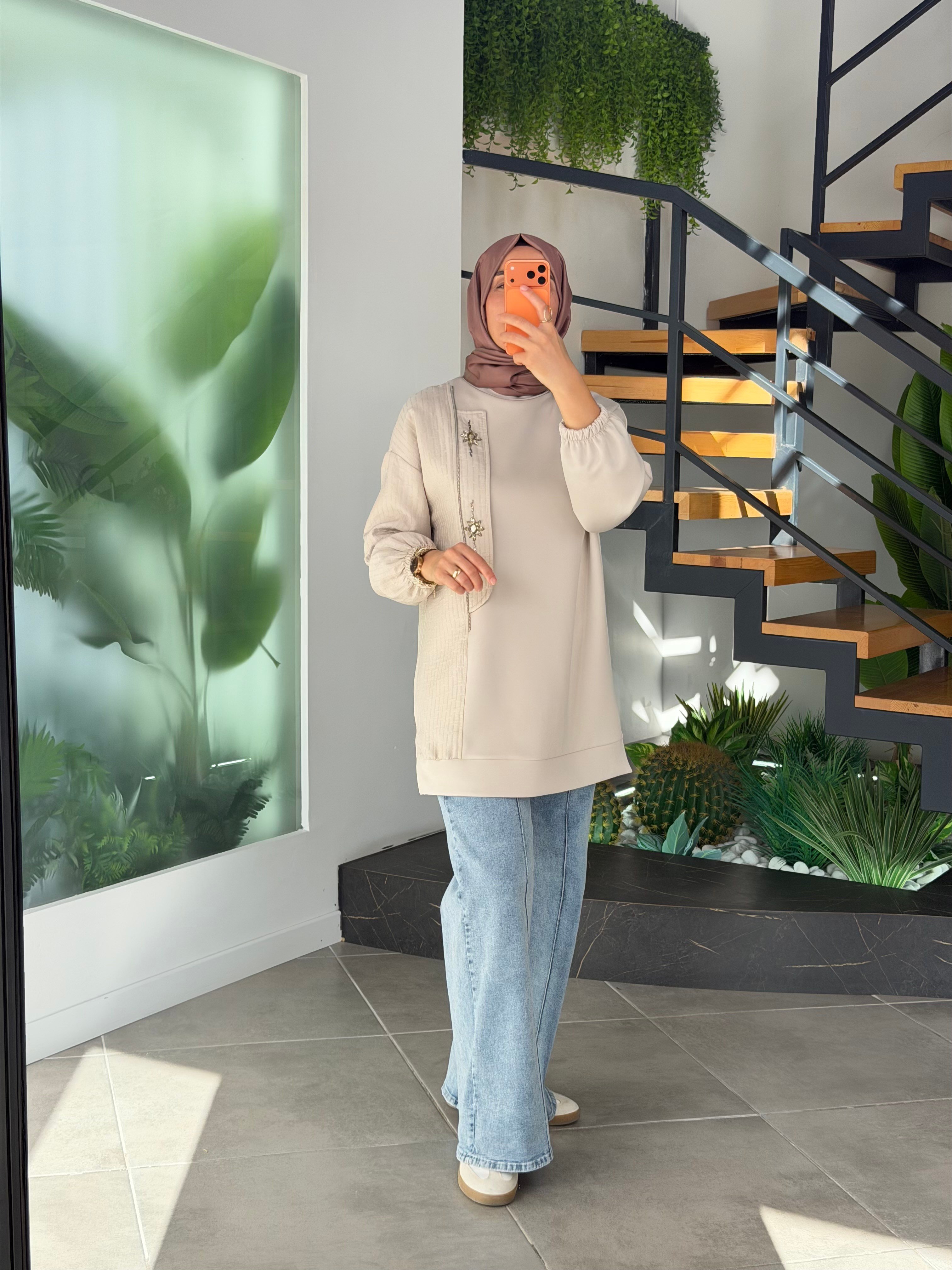 Bej Renk Fermuar Ve Boncuk Detaylı Sweatshirt