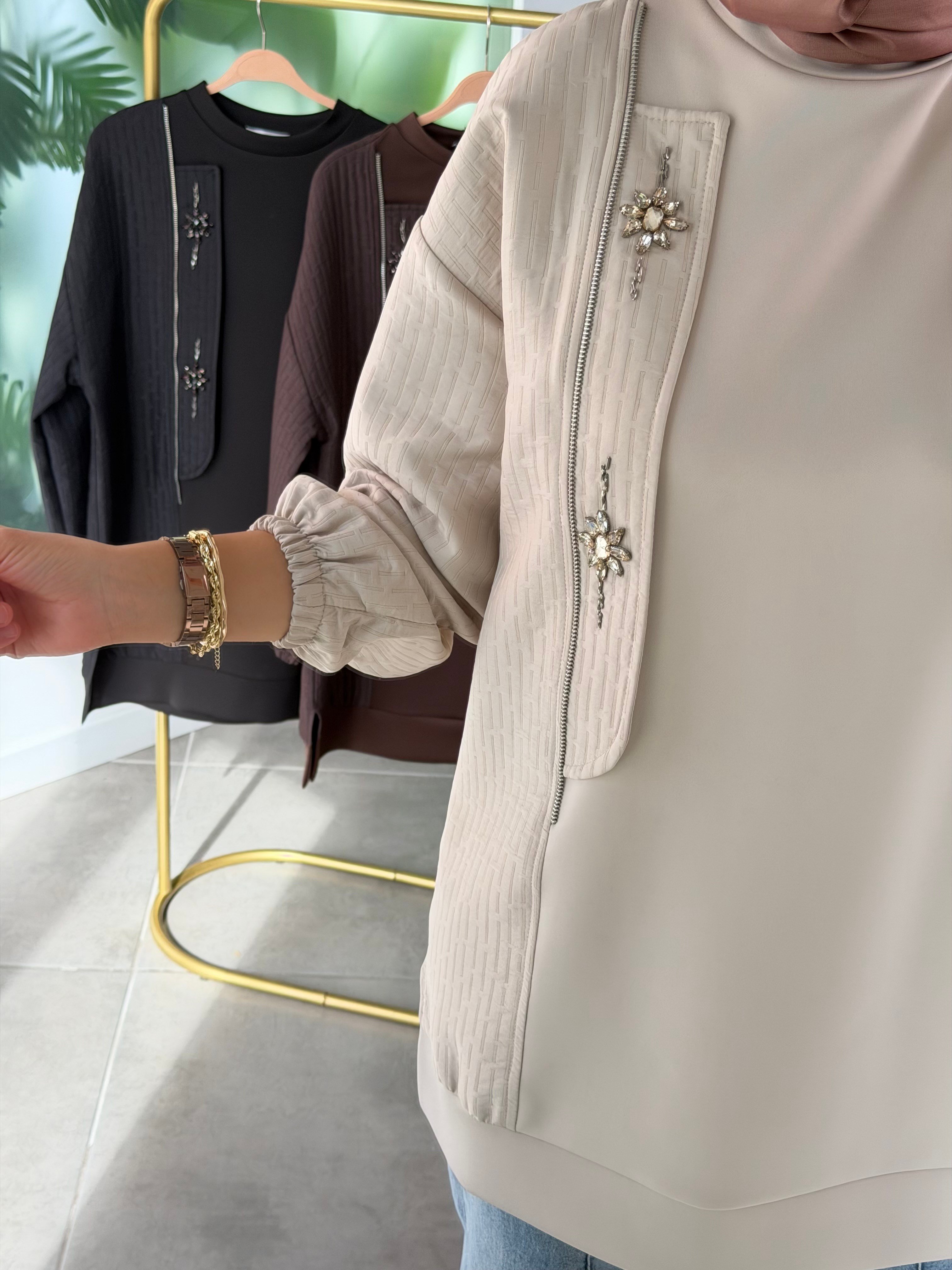 Bej Renk Fermuar Ve Boncuk Detaylı Sweatshirt