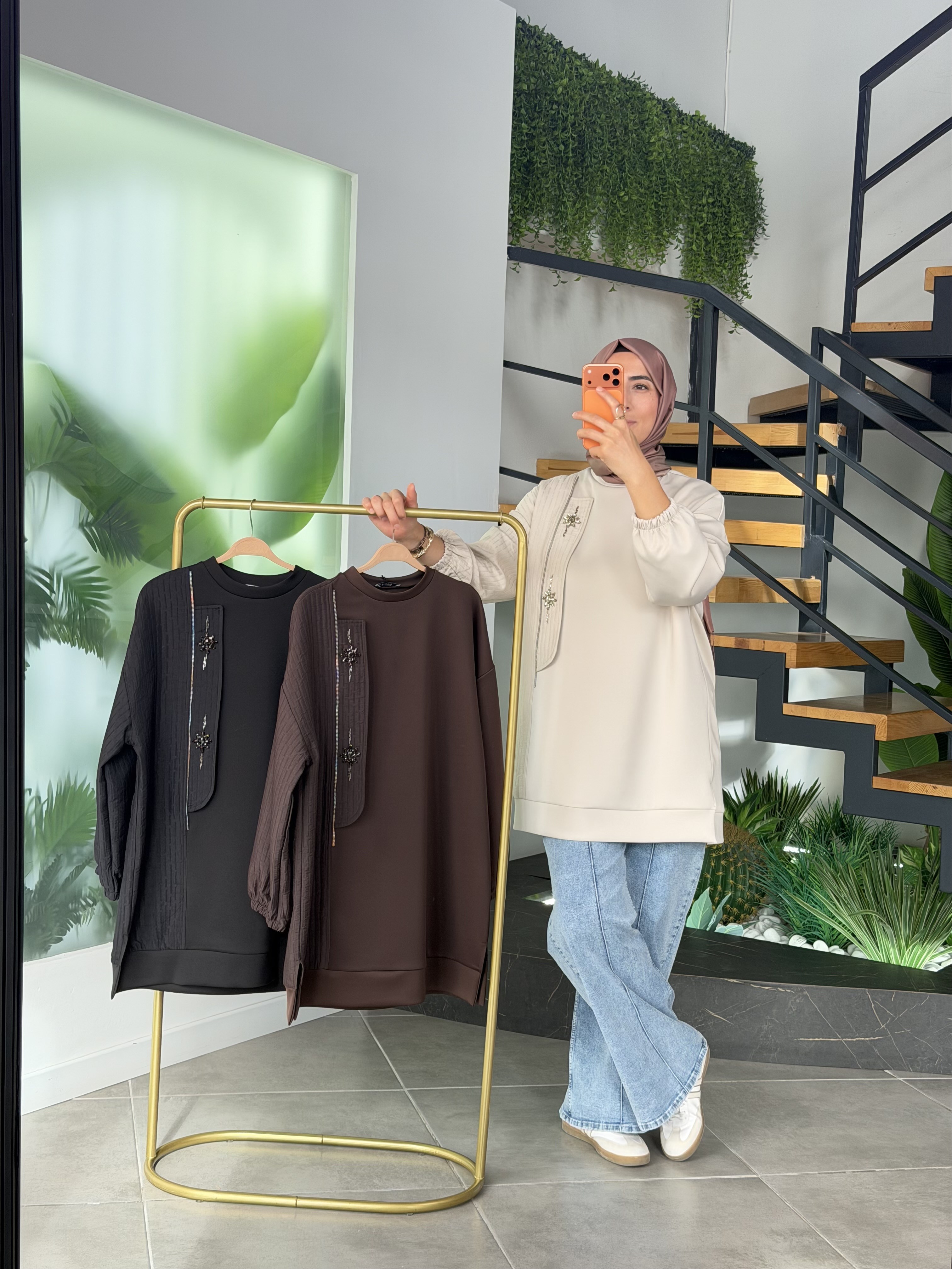 Bej Renk Fermuar Ve Boncuk Detaylı Sweatshirt