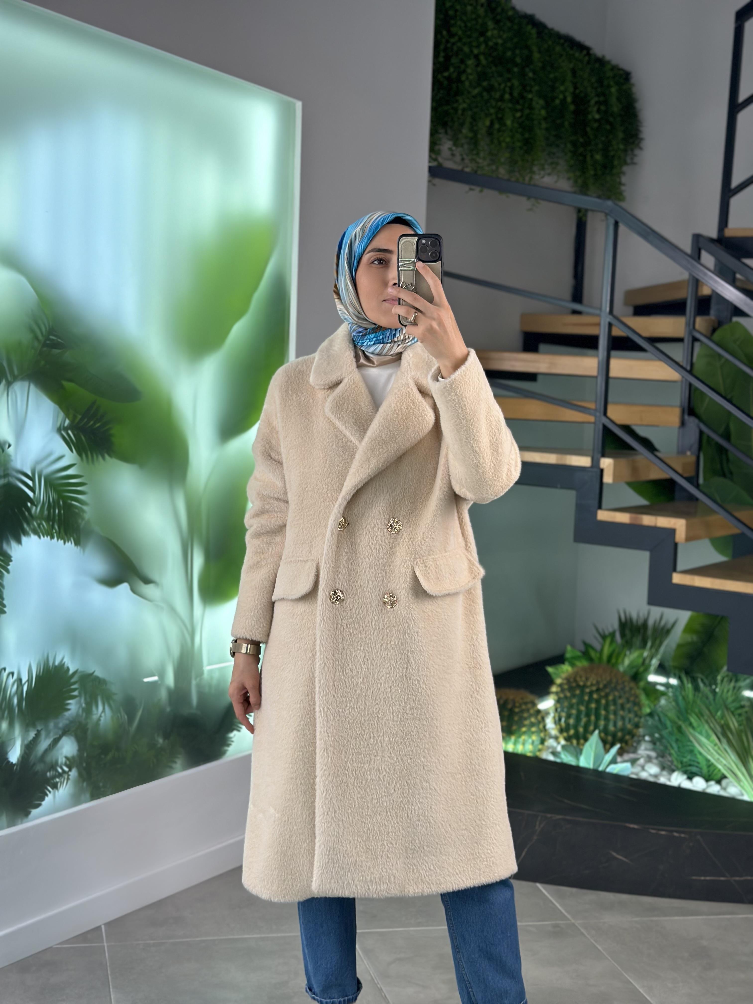 Bej Renk Gold Düğmeli Oversize Kadın Kaban