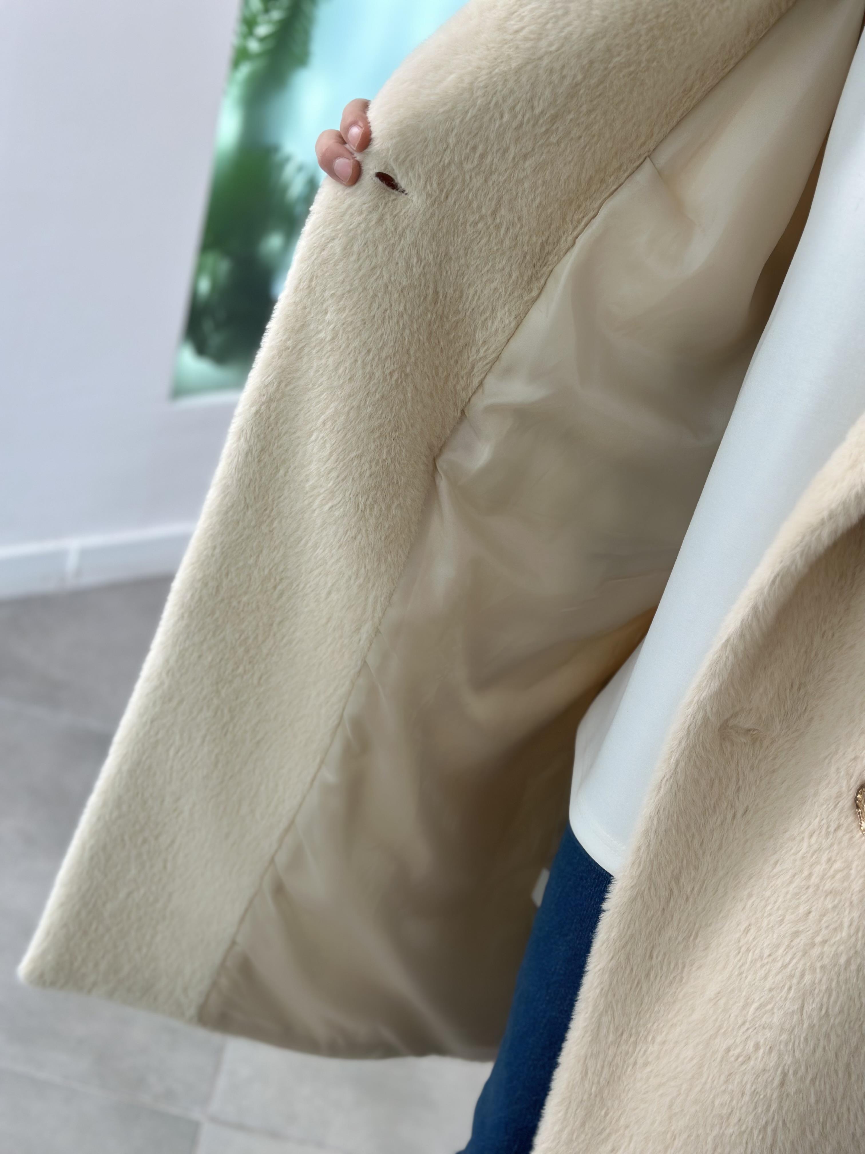 Bej Renk Gold Düğmeli Oversize Kadın Kaban