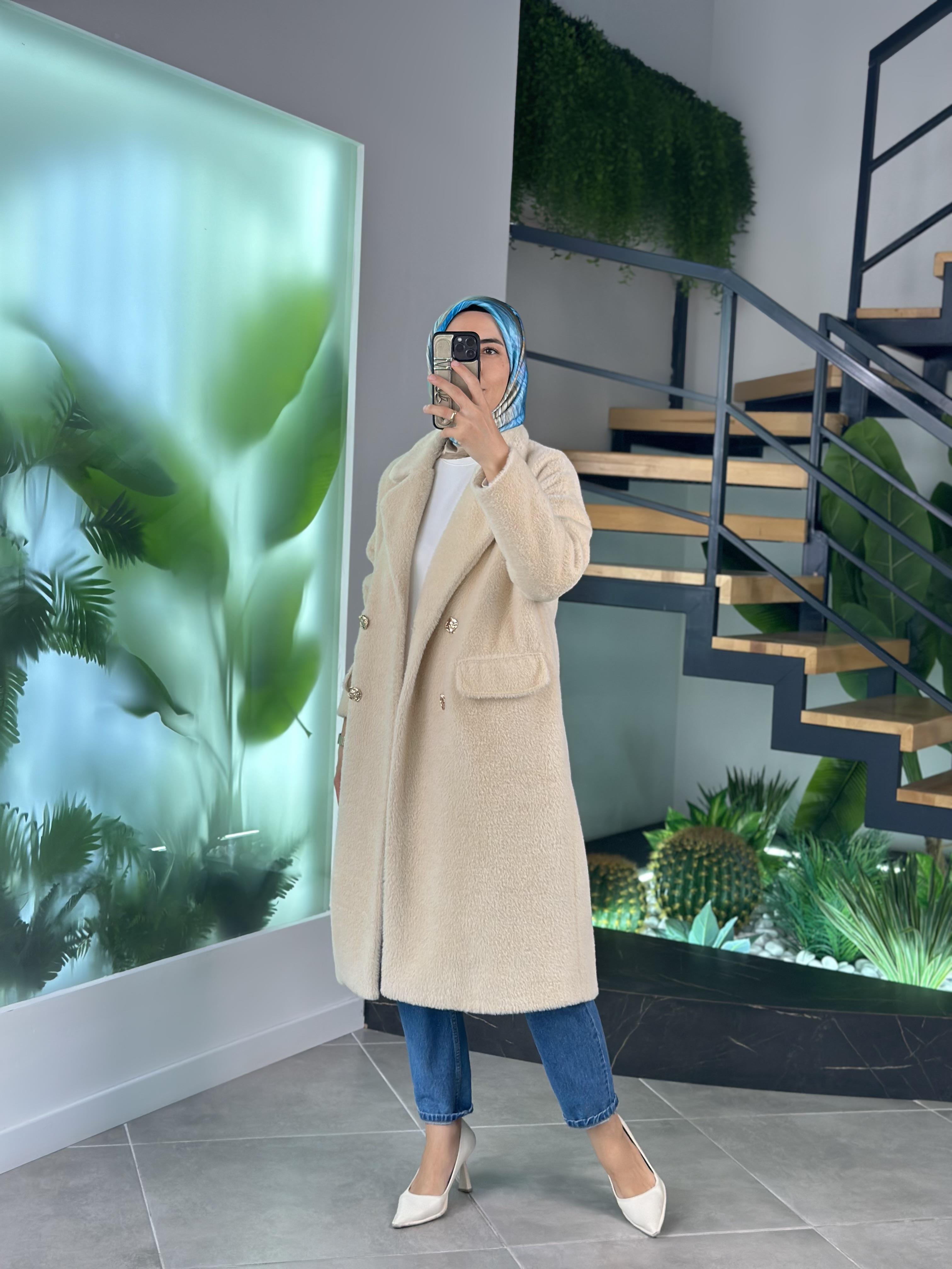 Bej Renk Gold Düğmeli Oversize Kadın Kaban