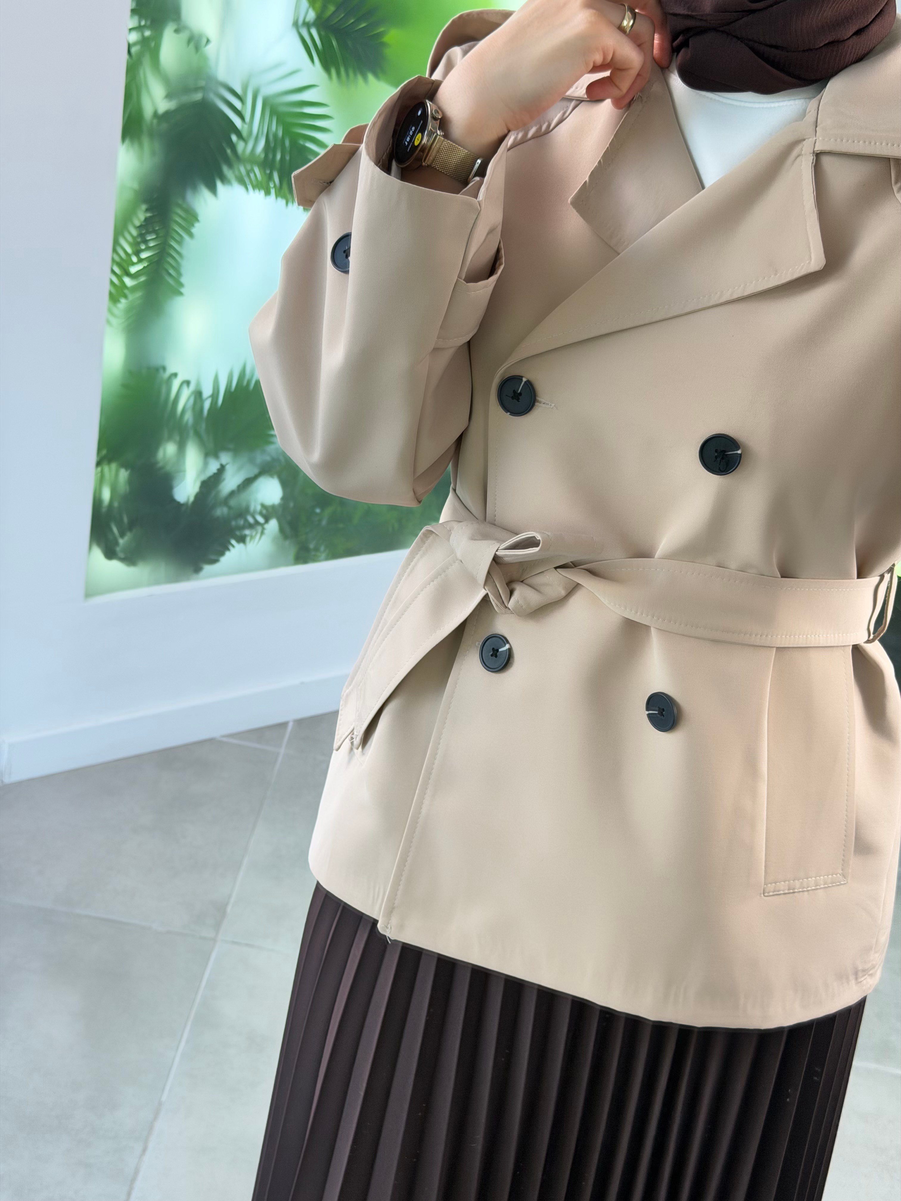 Bej Renk Kolları Apoletli Kısa Trenç Ceket