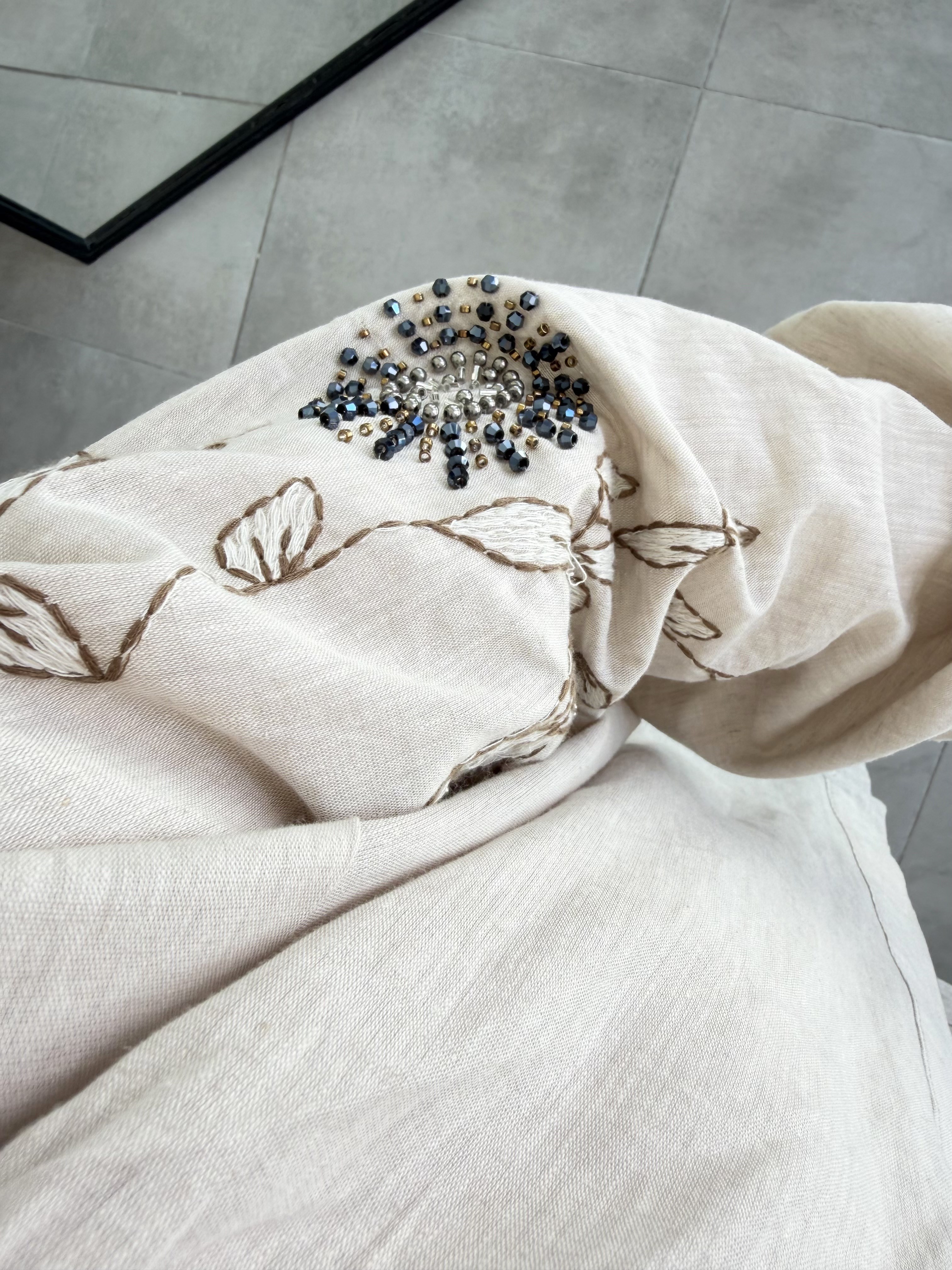 Bej Renk Taş Boncuk İşlemeli Kimono