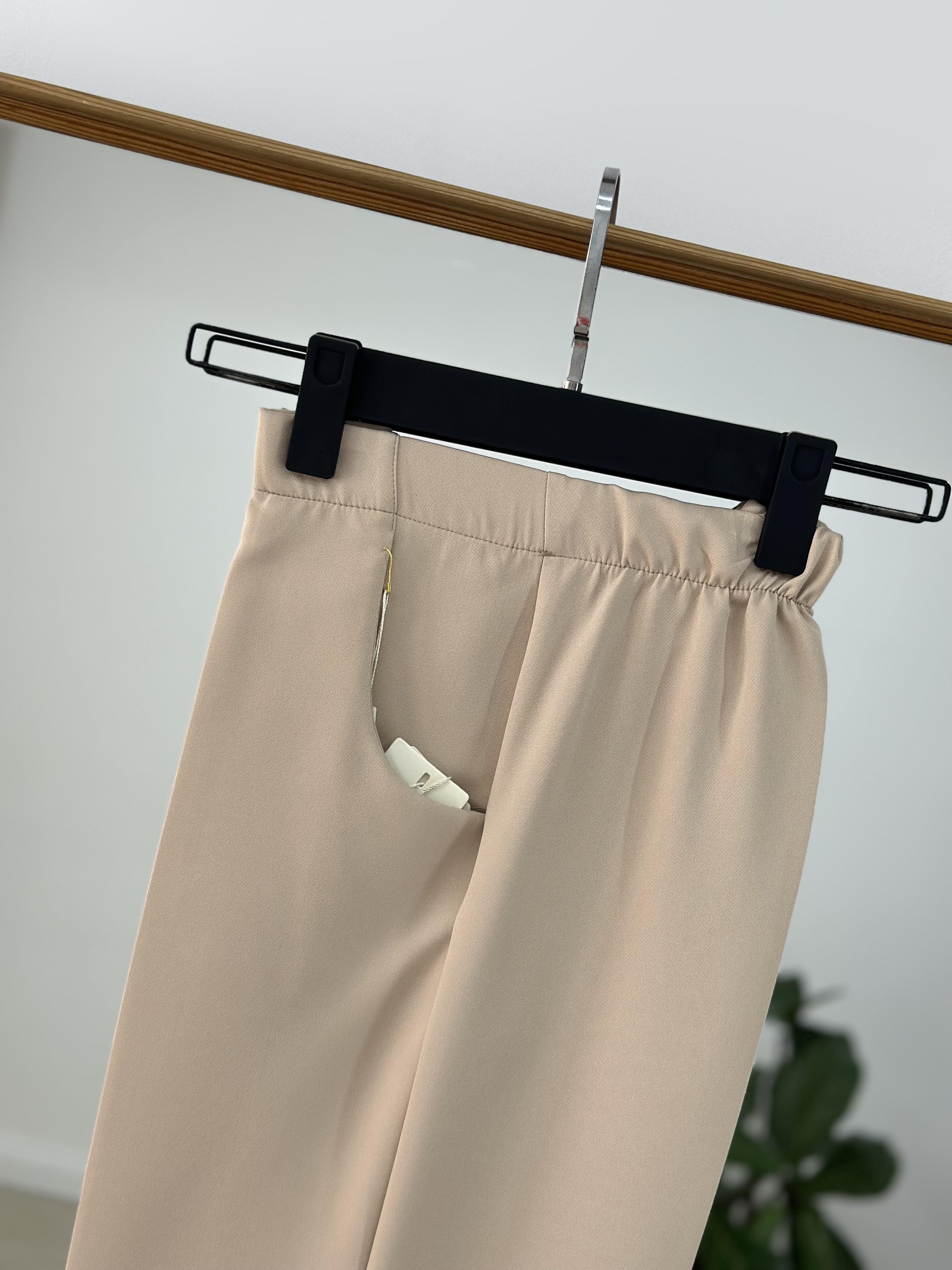 Beli Lastikli Bej Renk Bol Paça Pantolon