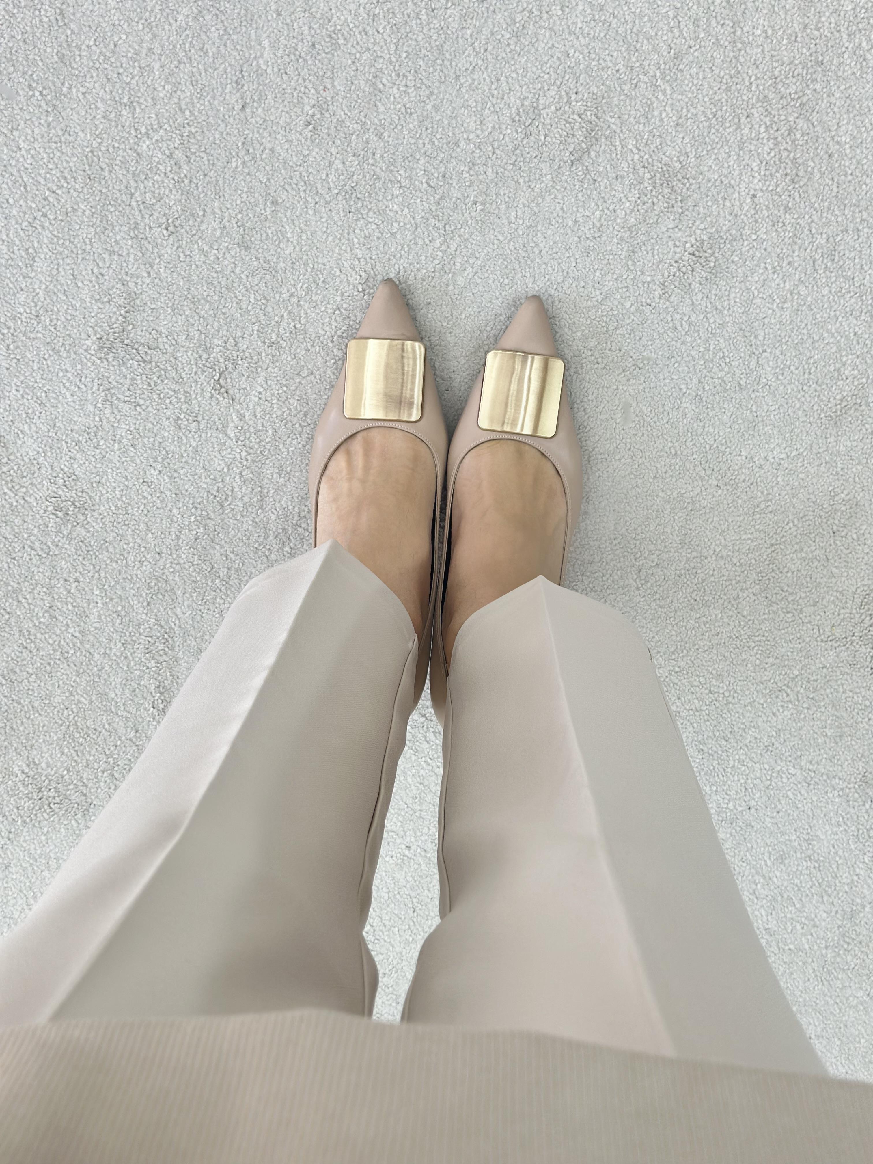 Beli Lastikli Bej Renk Dar Paça Pantolon