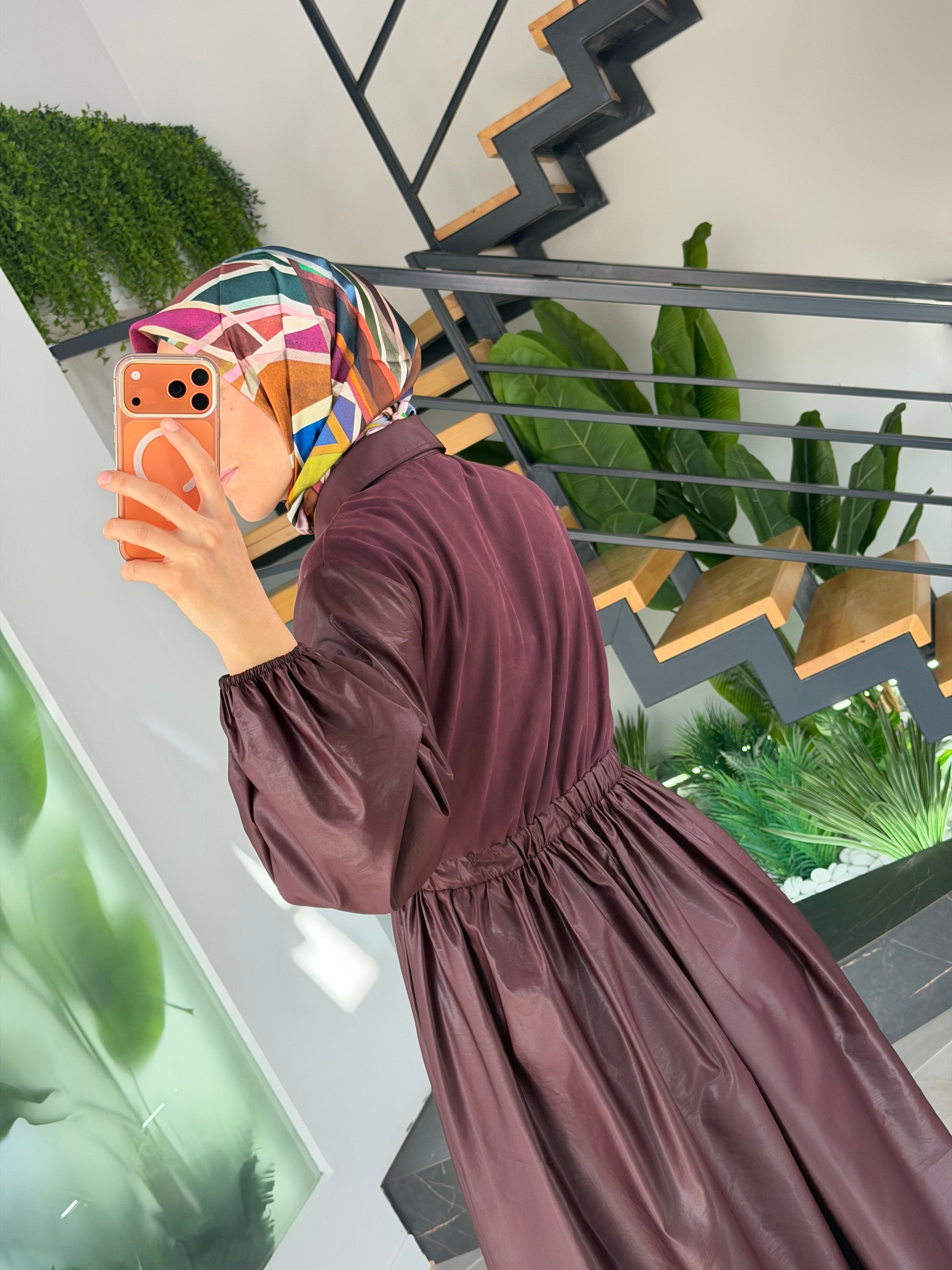 Bordo Renk Deri Görünümlü Fermuar Detaylı Elbise