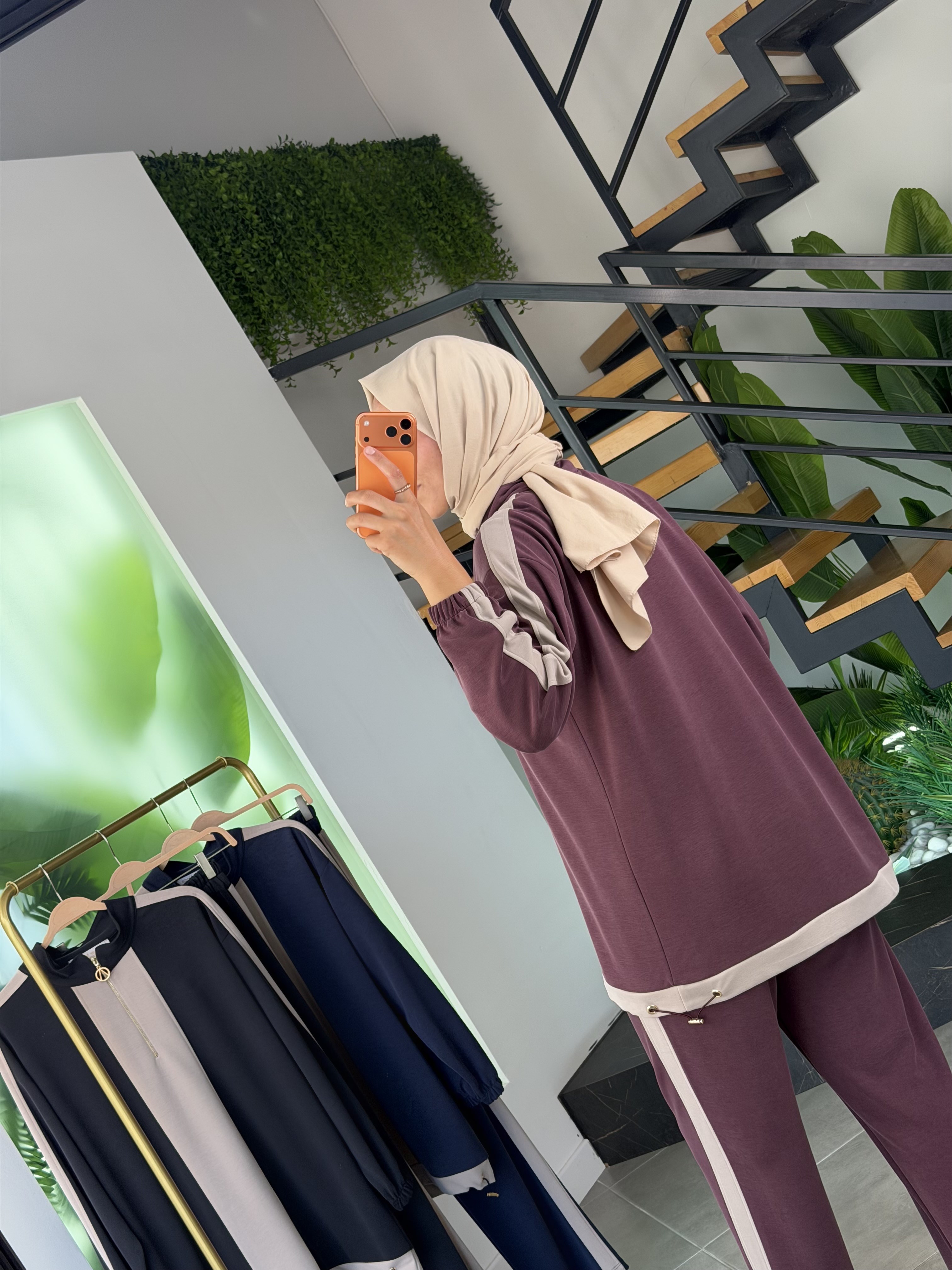 Bordo Renk Renk Garnili Şerit Detaylı Takım