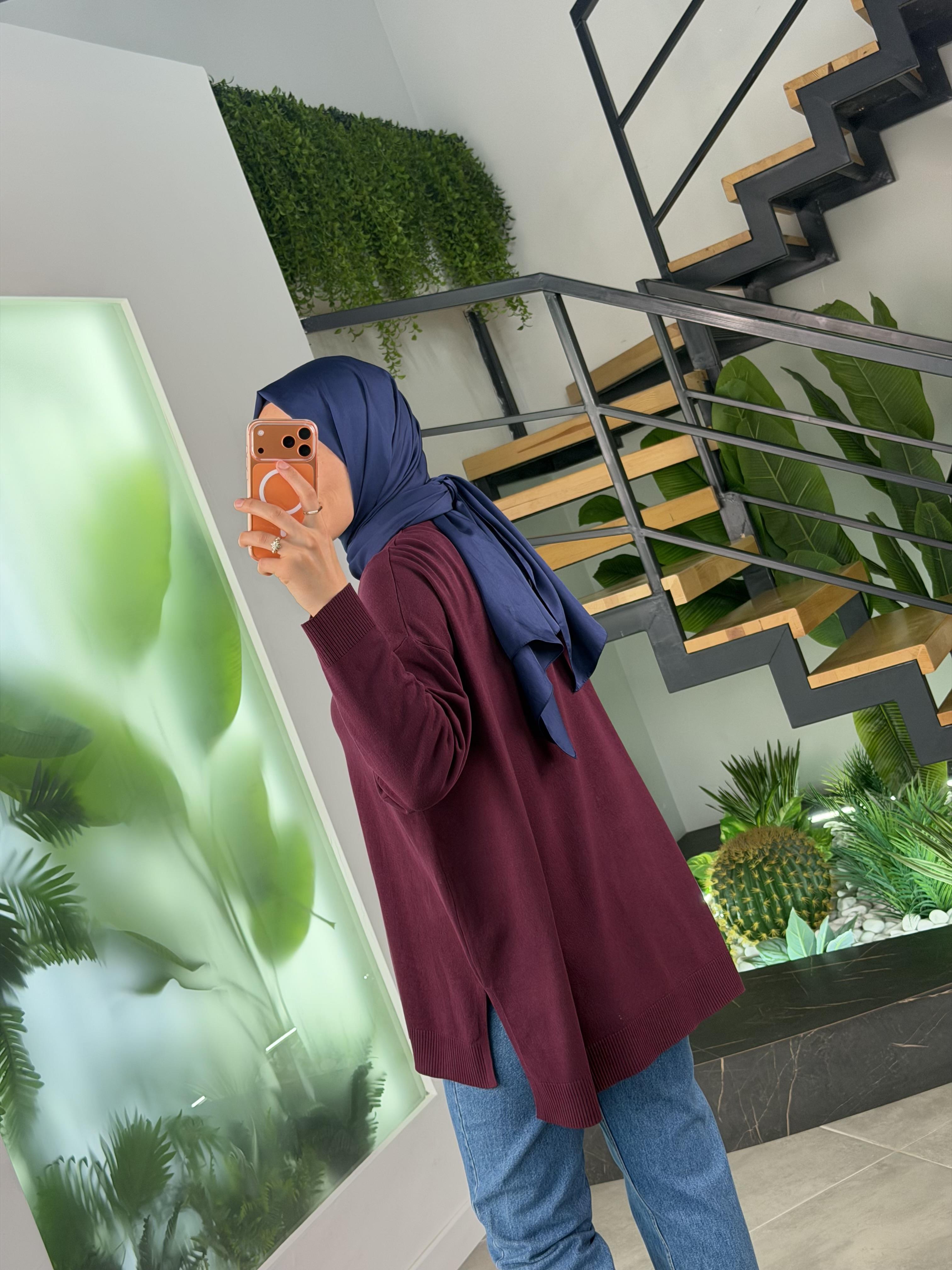 Bordo Renk Yan Yırtmaç Detaylı Triko Tunik